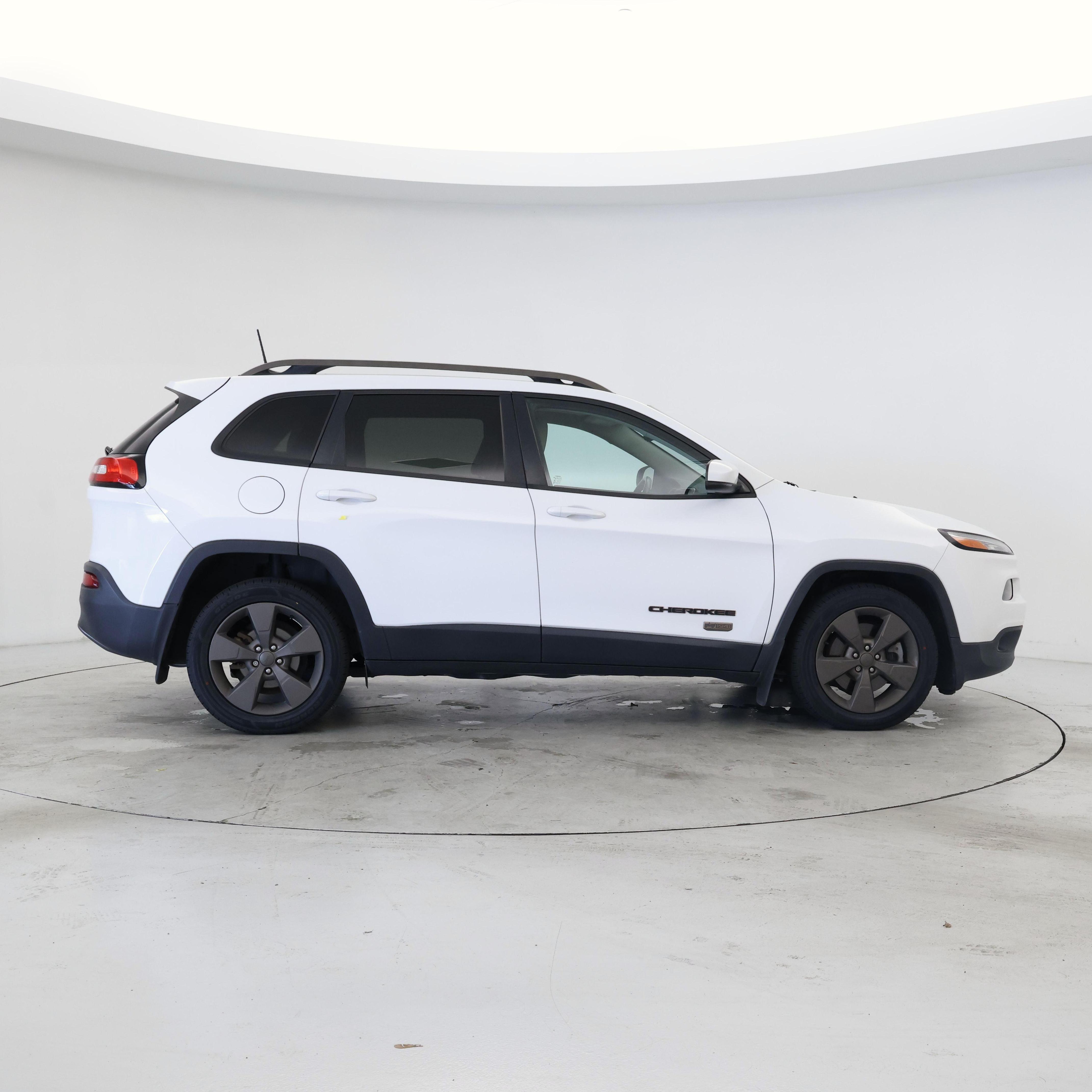 Thumbnail: 2016 Jeep Cherokee - 7