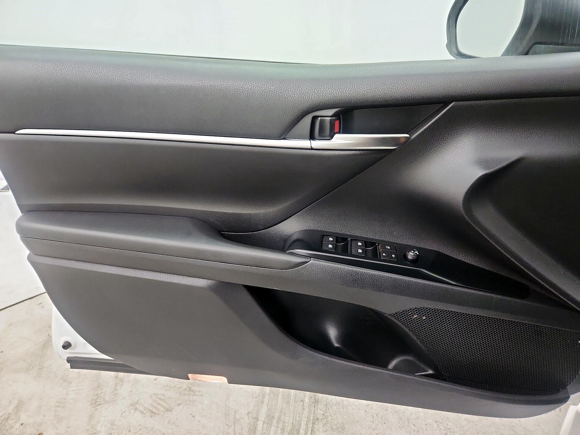 Thumbnail: 2019 Toyota Camry - 12