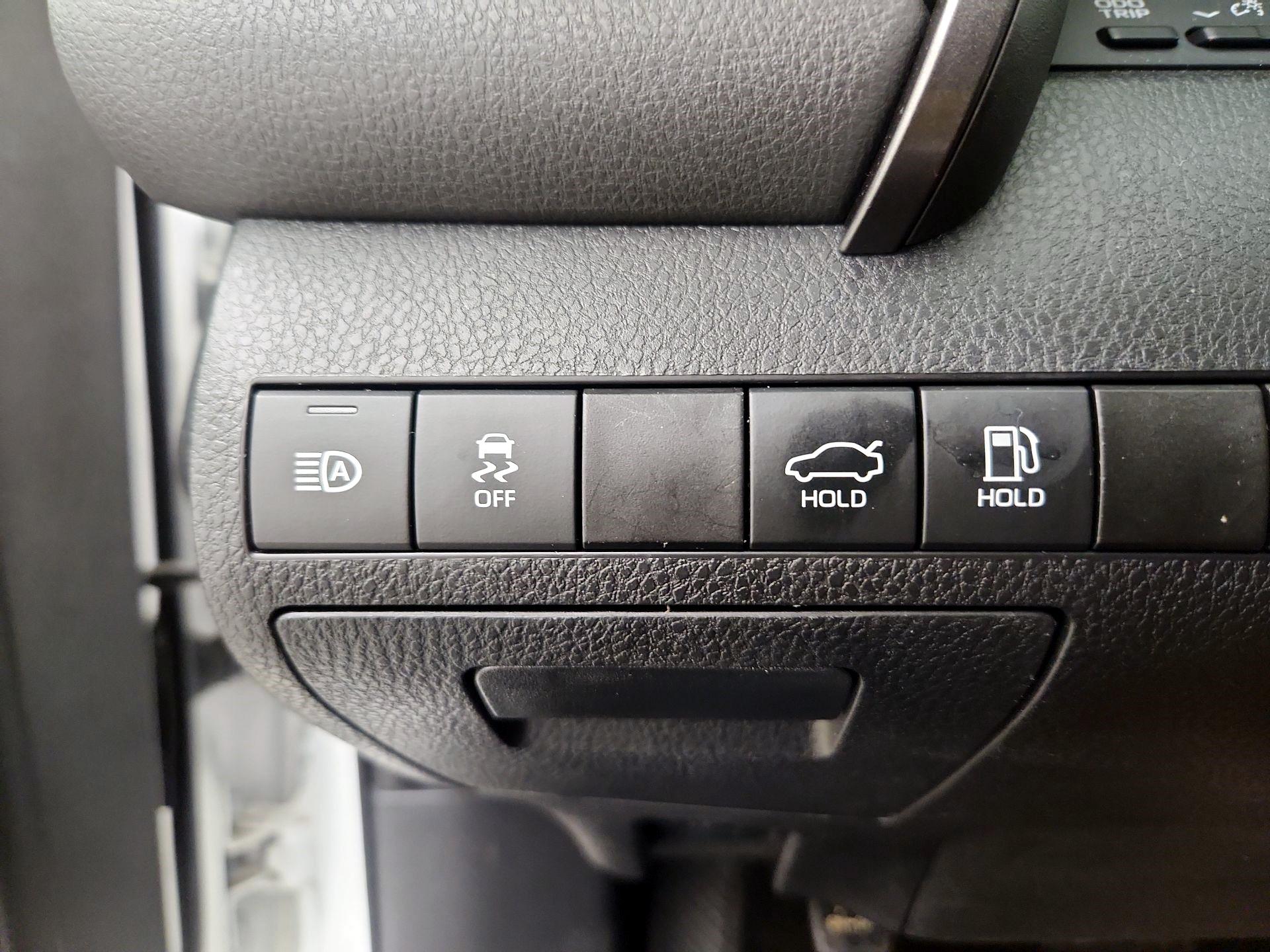 Thumbnail: 2019 Toyota Camry - 13