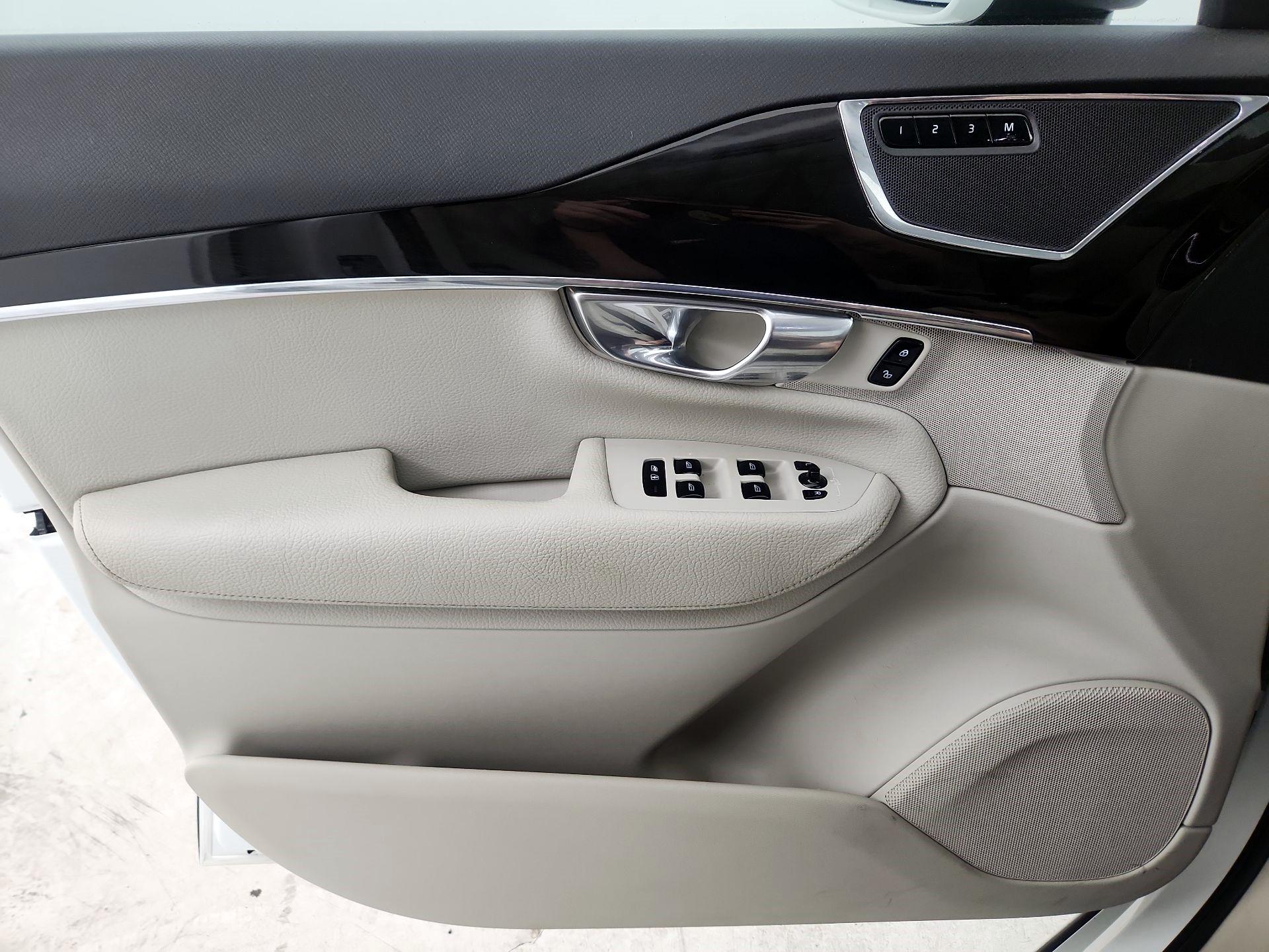 Thumbnail: 2018 Volvo XC90 - 10