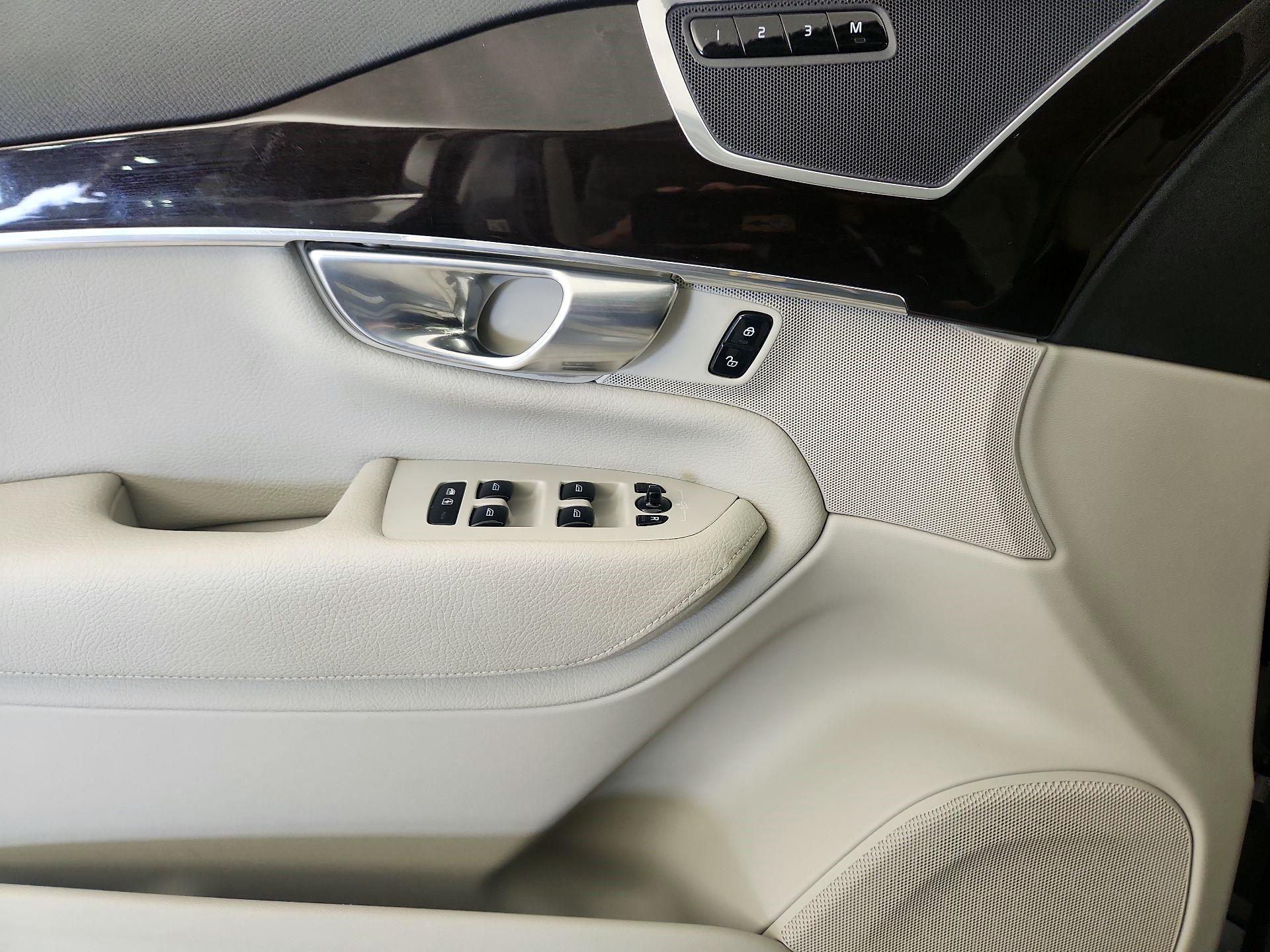 Thumbnail: 2019 Volvo XC90 - 12