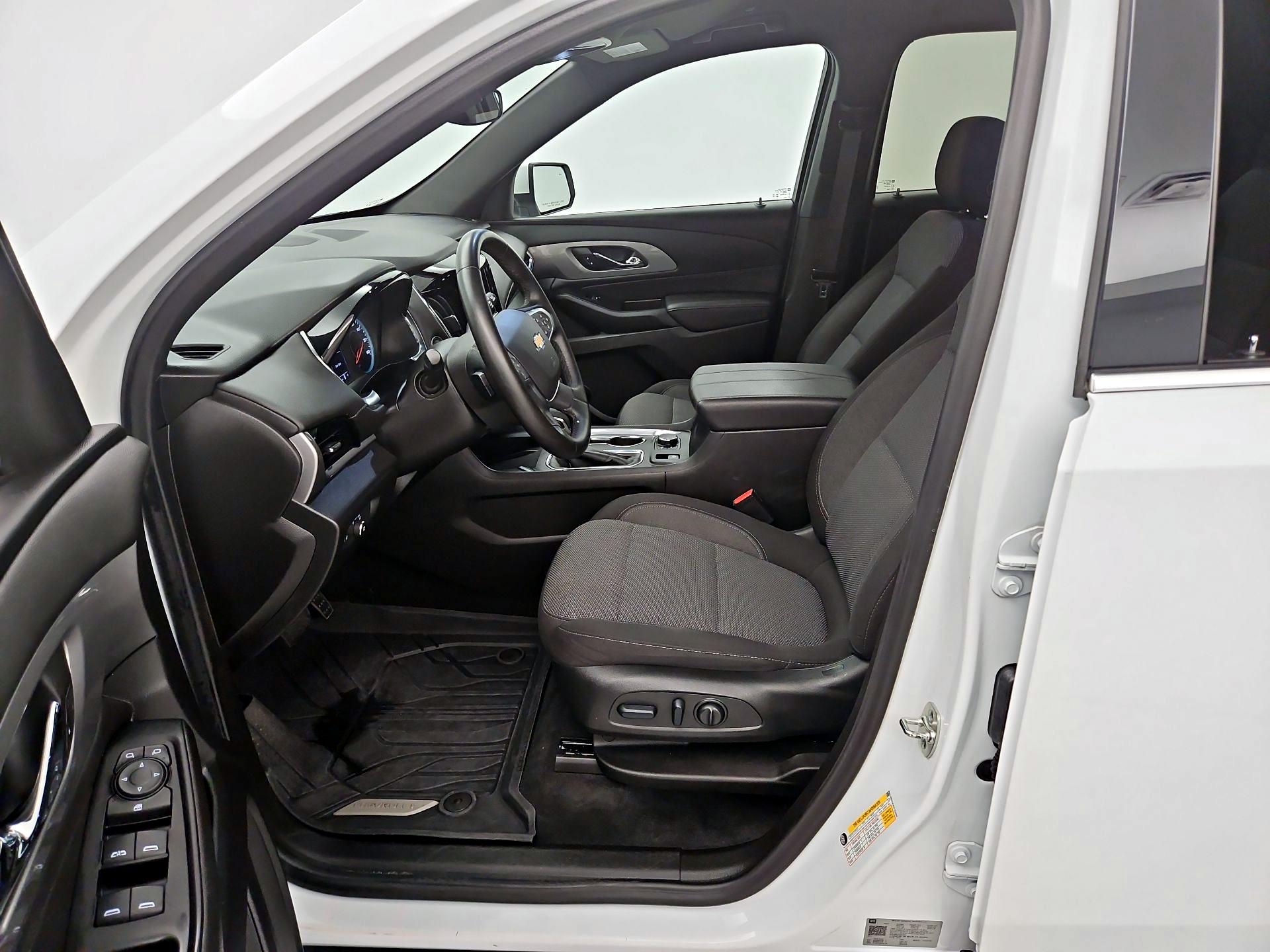 Thumbnail: 2023 Chevrolet Traverse - 11