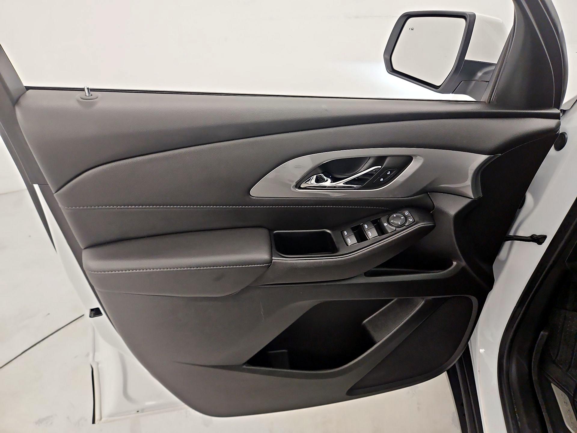 Thumbnail: 2023 Chevrolet Traverse - 12