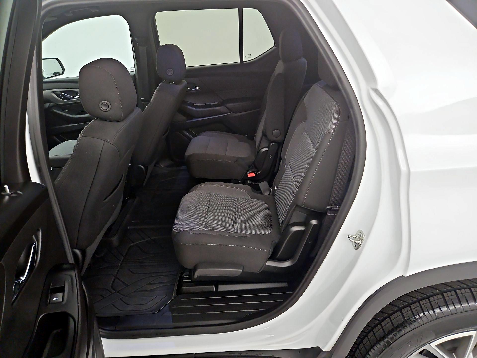 Thumbnail: 2023 Chevrolet Traverse - 19