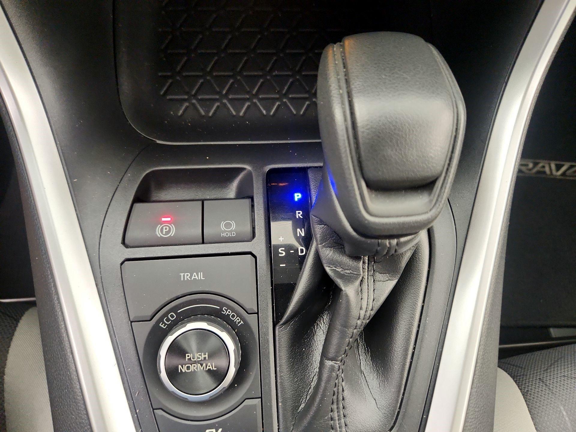 Thumbnail: 2019 Toyota RAV4 - 17