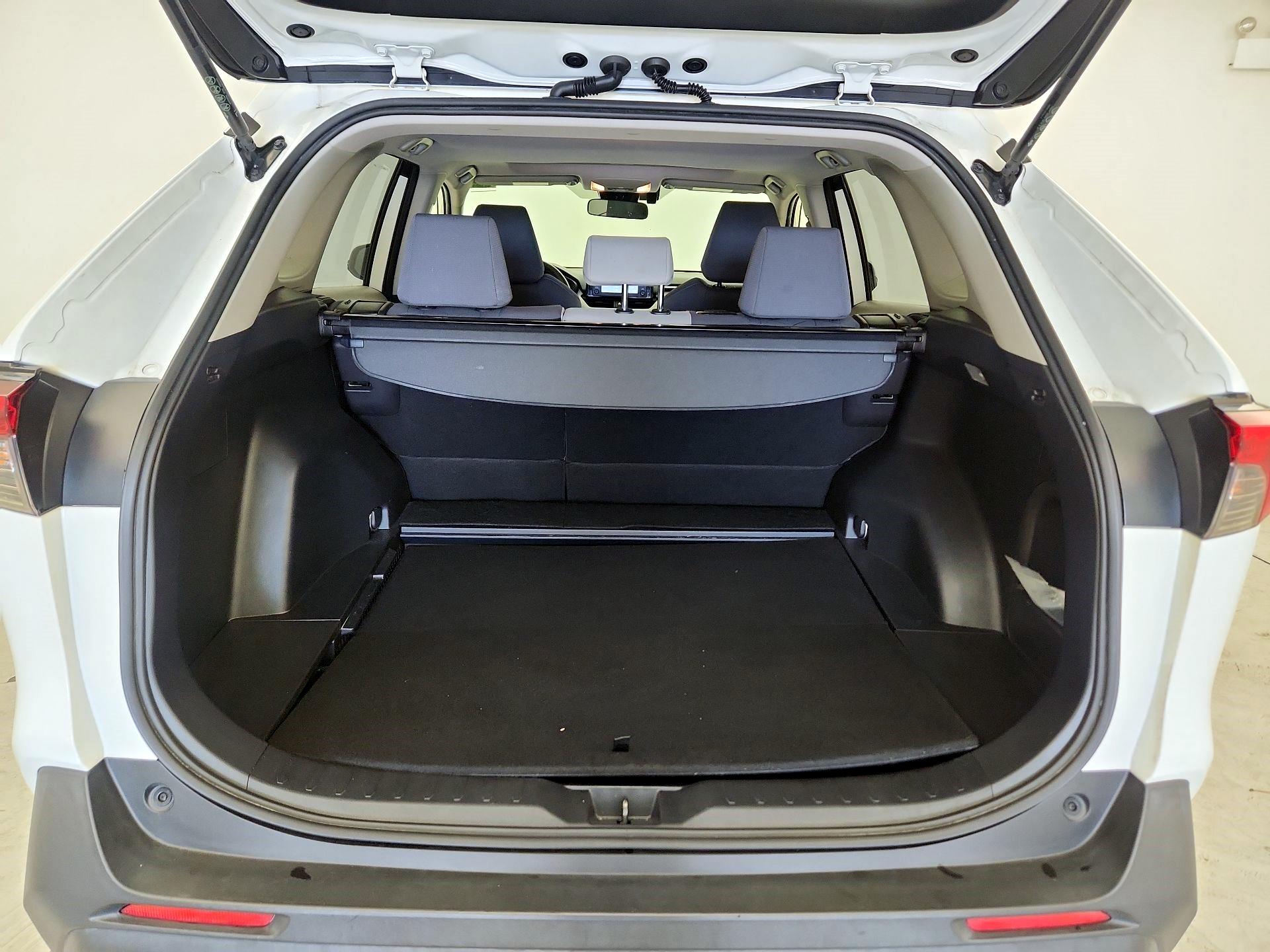 Thumbnail: 2019 Toyota RAV4 - 20