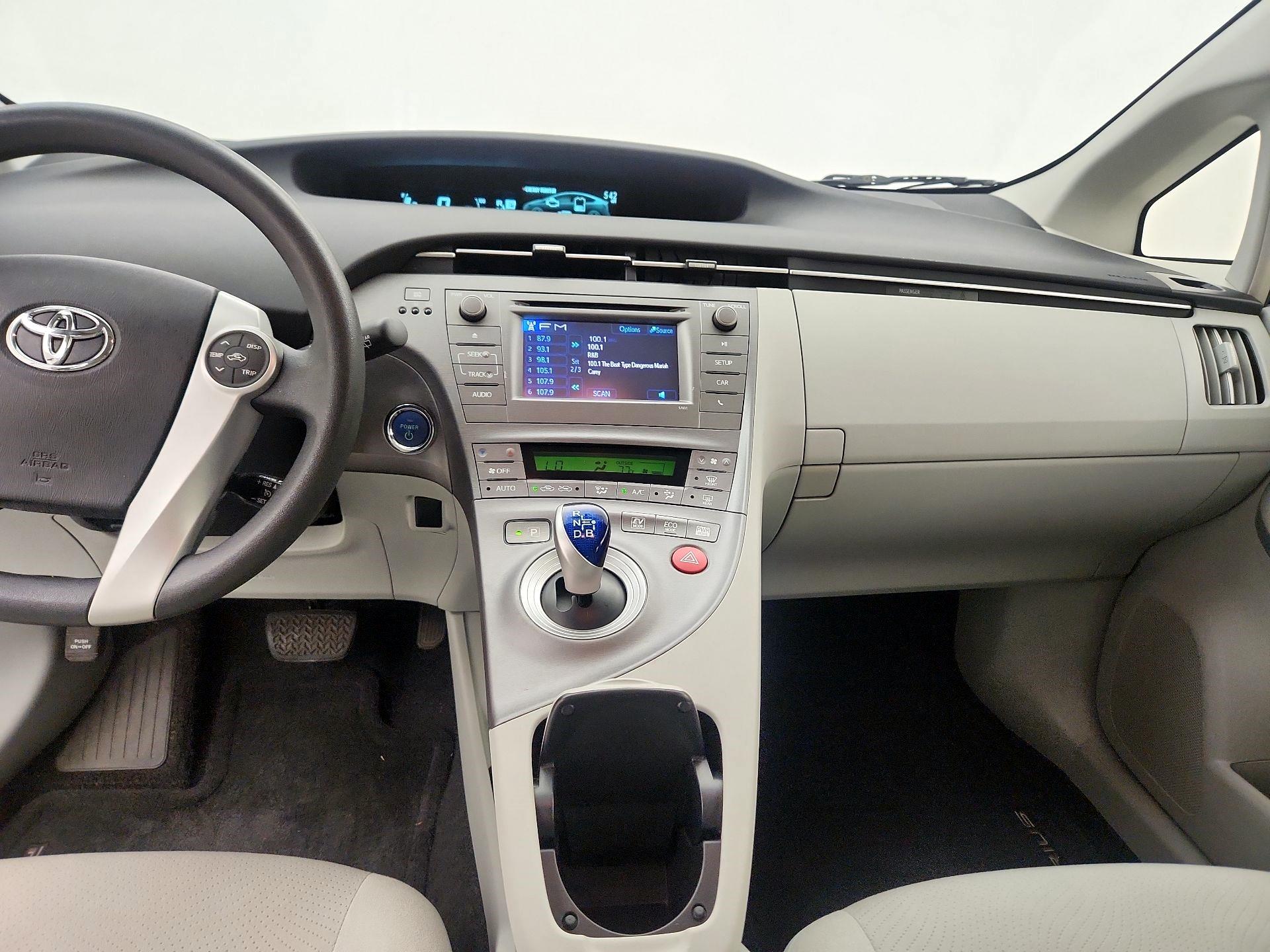 Thumbnail: 2015 Toyota Prius - 9