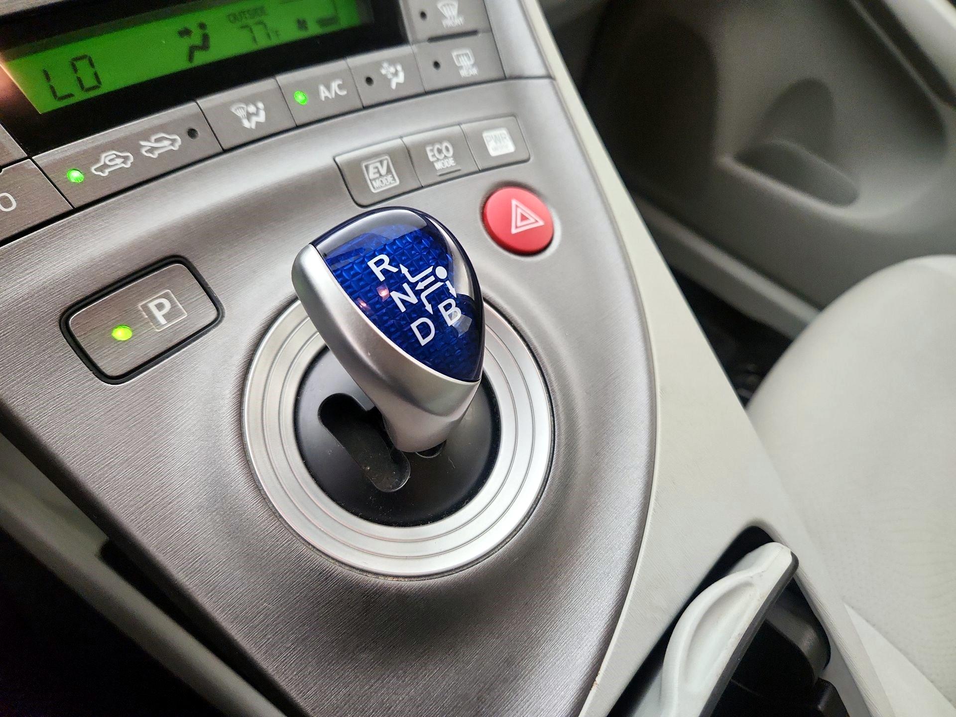 Thumbnail: 2015 Toyota Prius - 17