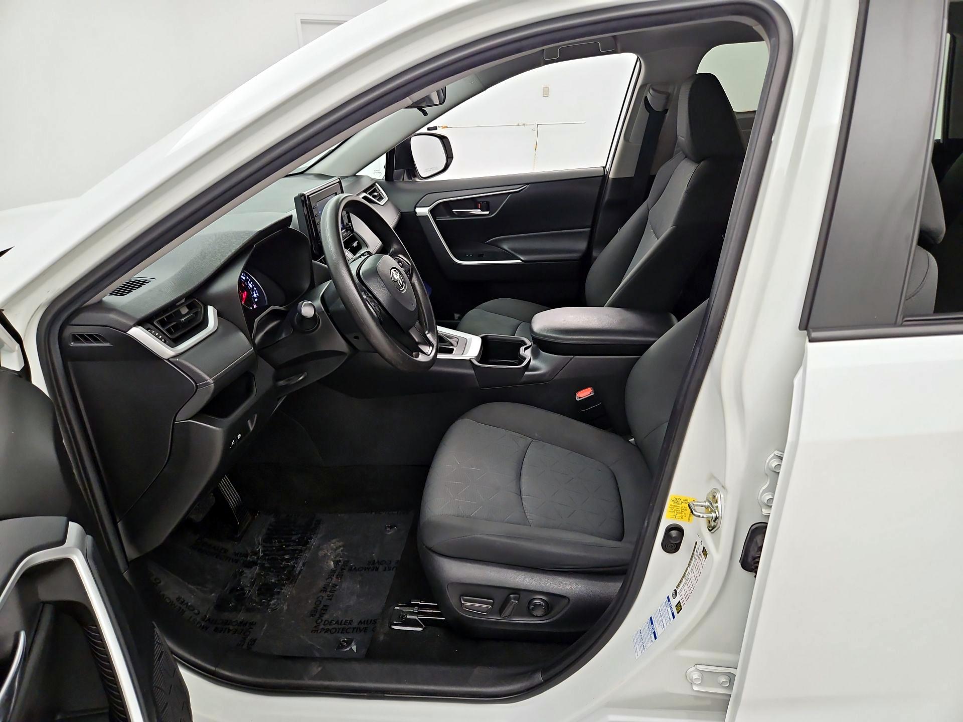 Thumbnail: 2022 Toyota RAV4 - 11