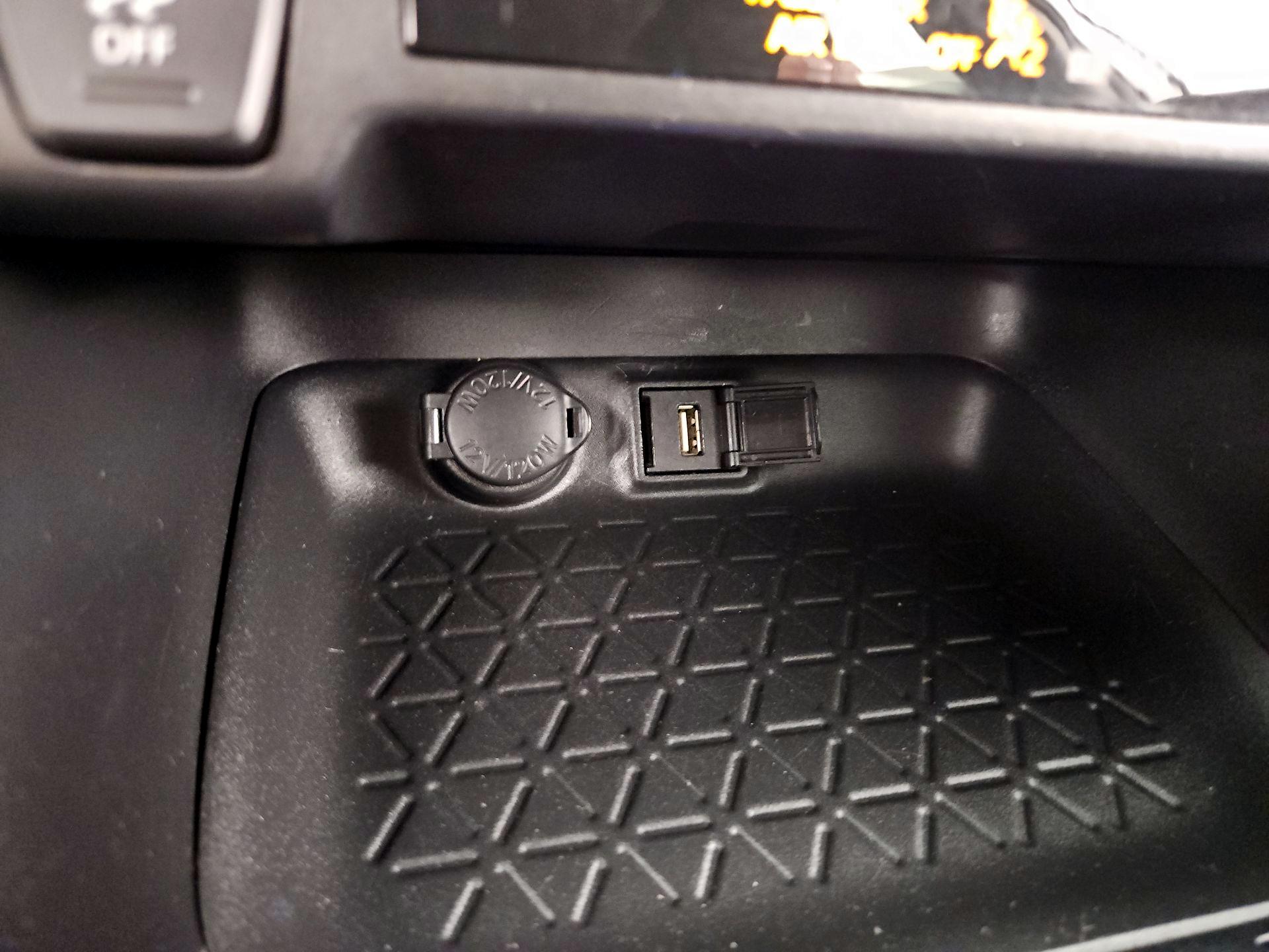 Thumbnail: 2022 Toyota RAV4 - 18