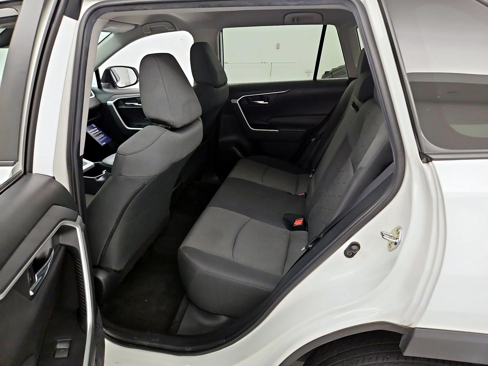 Thumbnail: 2022 Toyota RAV4 - 19