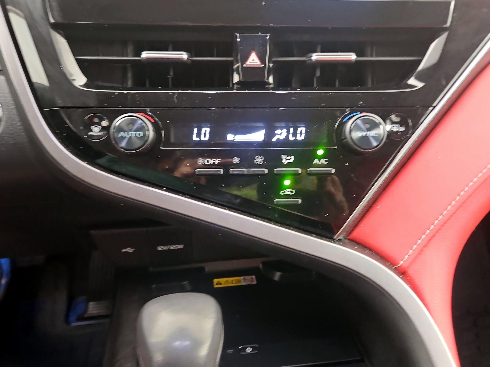 Thumbnail: 2022 Toyota Camry - 16