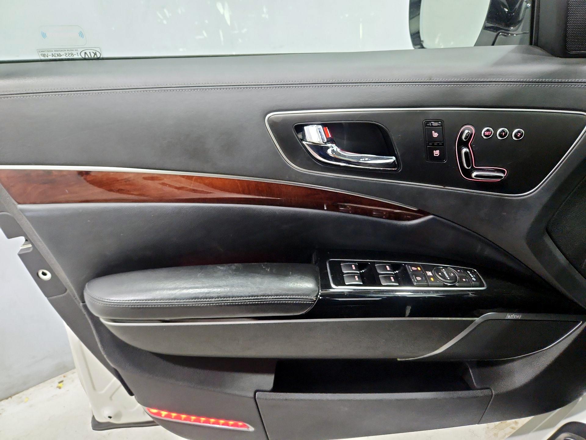 Thumbnail: 2015 Kia K900 - 12