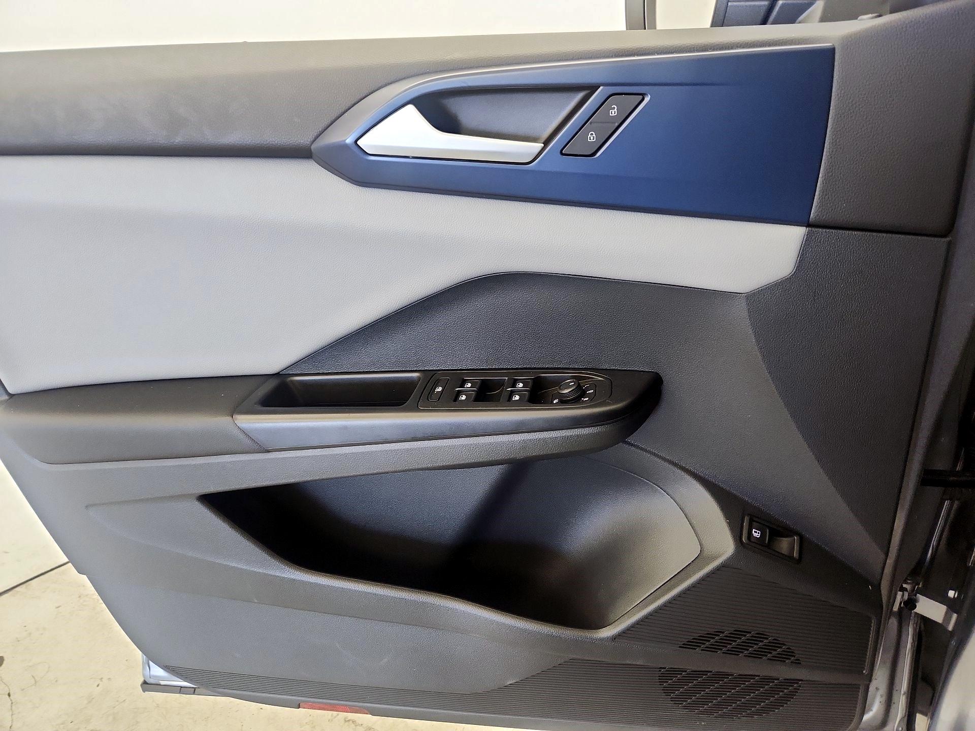 Thumbnail: 2023 Volkswagen Taos - 12