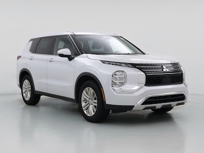 White 2023 Mitsubishi Outlander ES