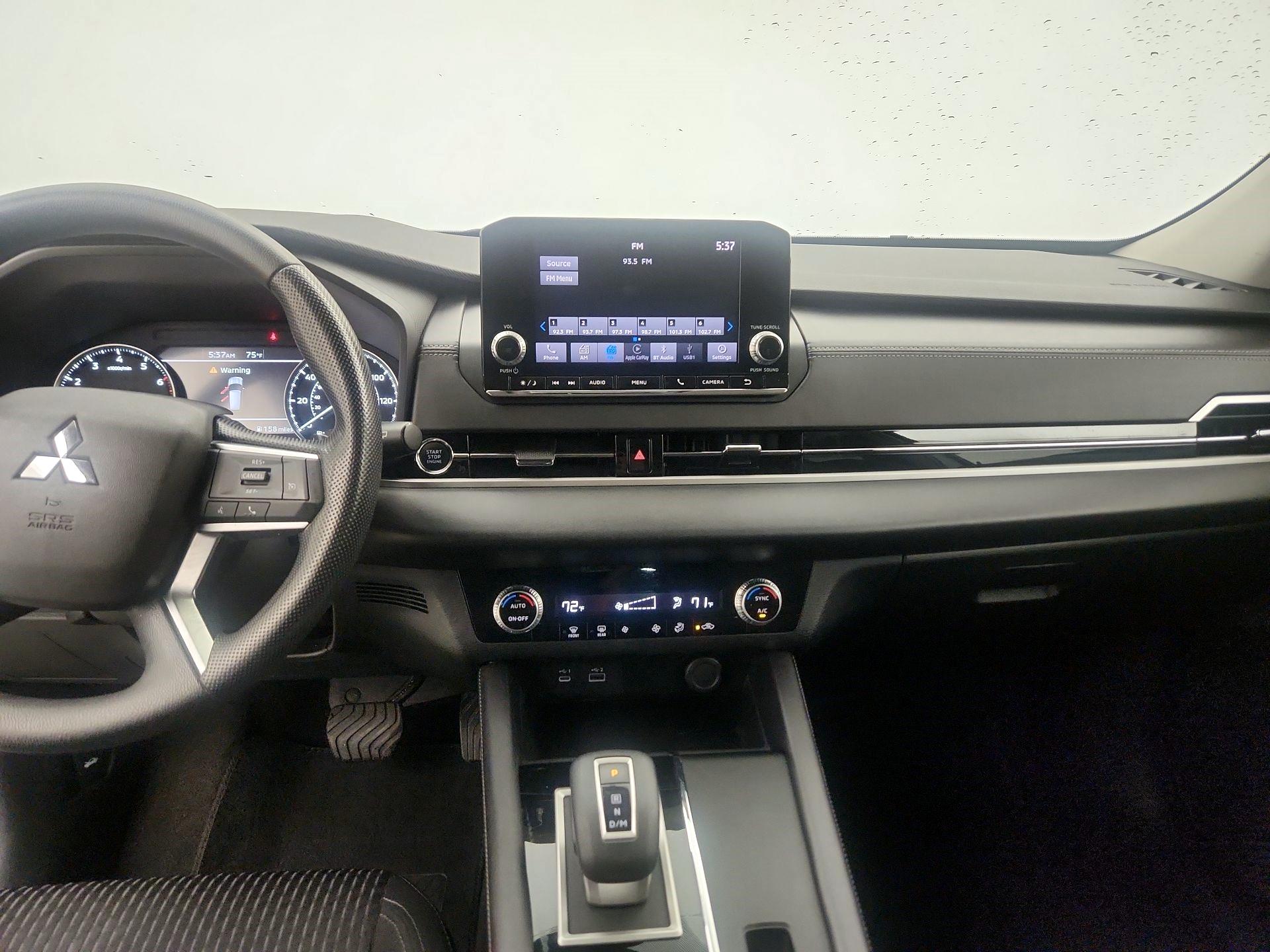 Thumbnail: 2023 Mitsubishi Outlander - 9