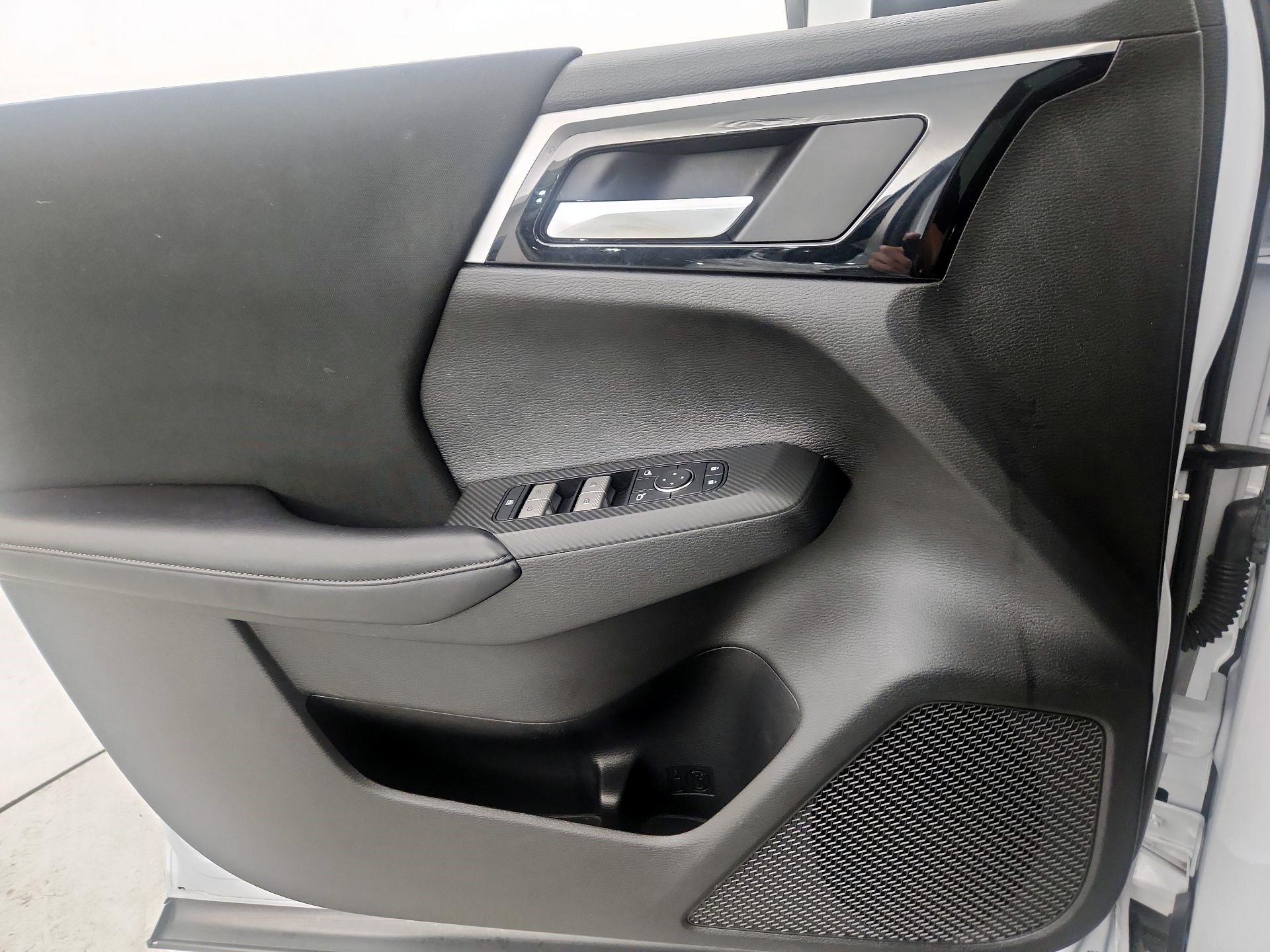 Thumbnail: 2023 Mitsubishi Outlander - 12