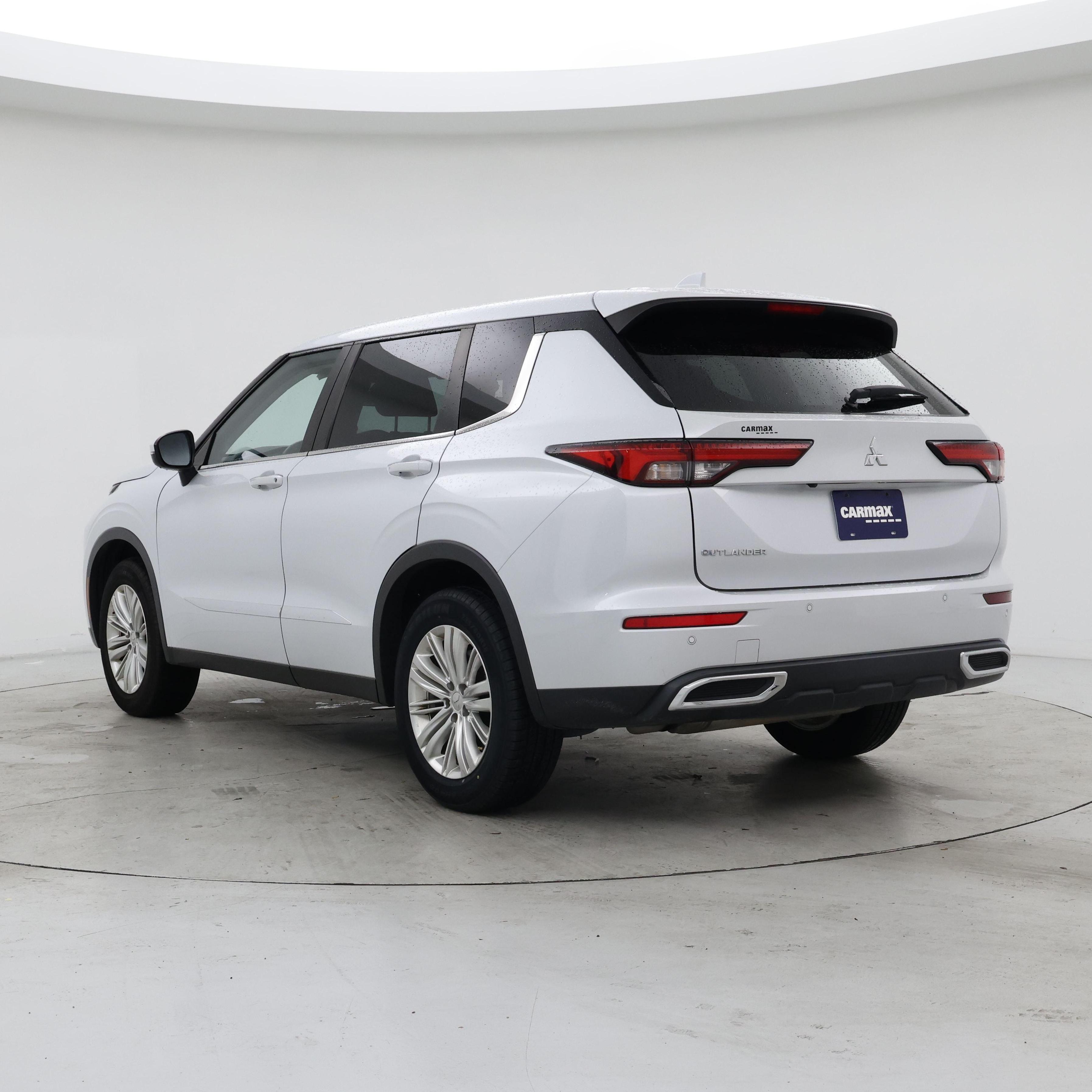 Thumbnail: 2023 Mitsubishi Outlander - 2
