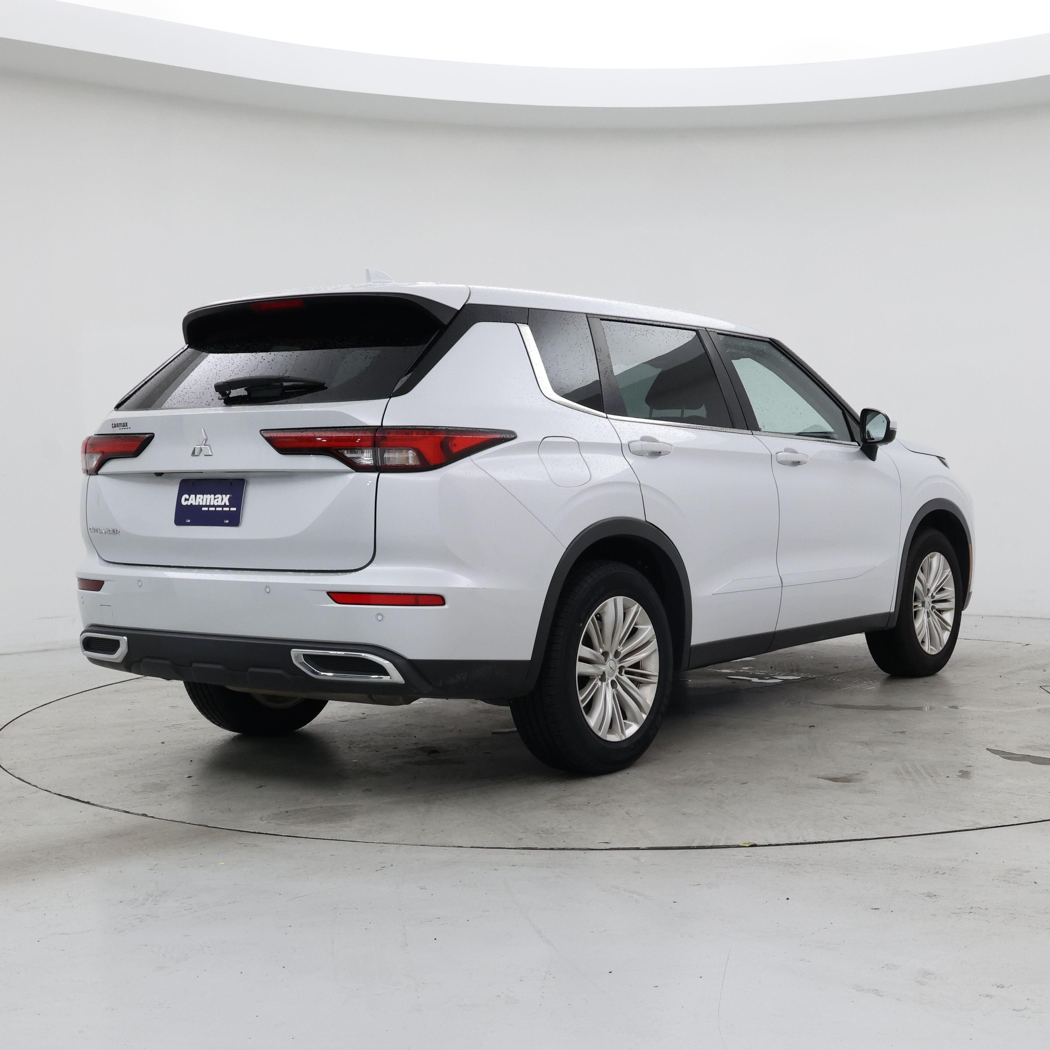 Thumbnail: 2023 Mitsubishi Outlander - 8