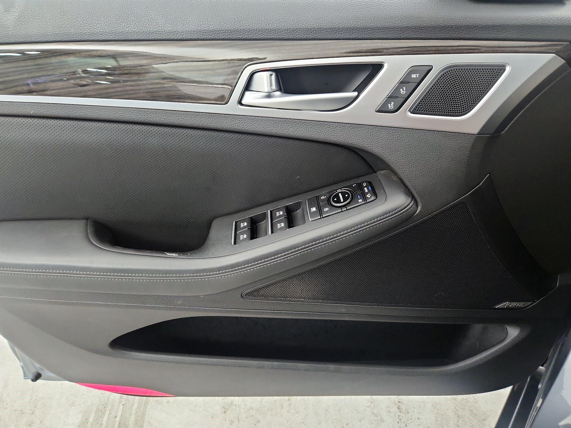 Thumbnail: 2015 Hyundai Genesis - 12