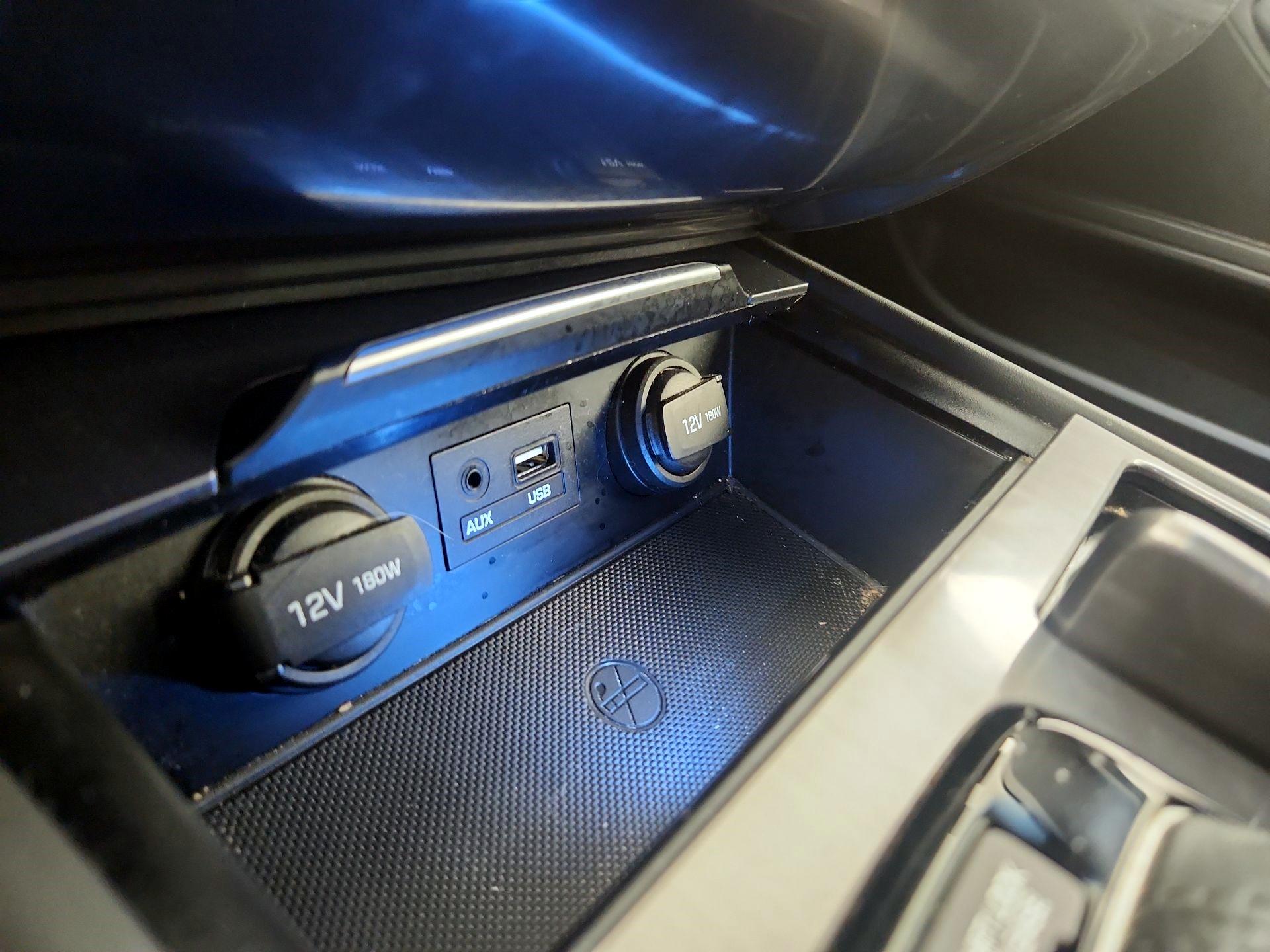 Thumbnail: 2015 Hyundai Genesis - 19