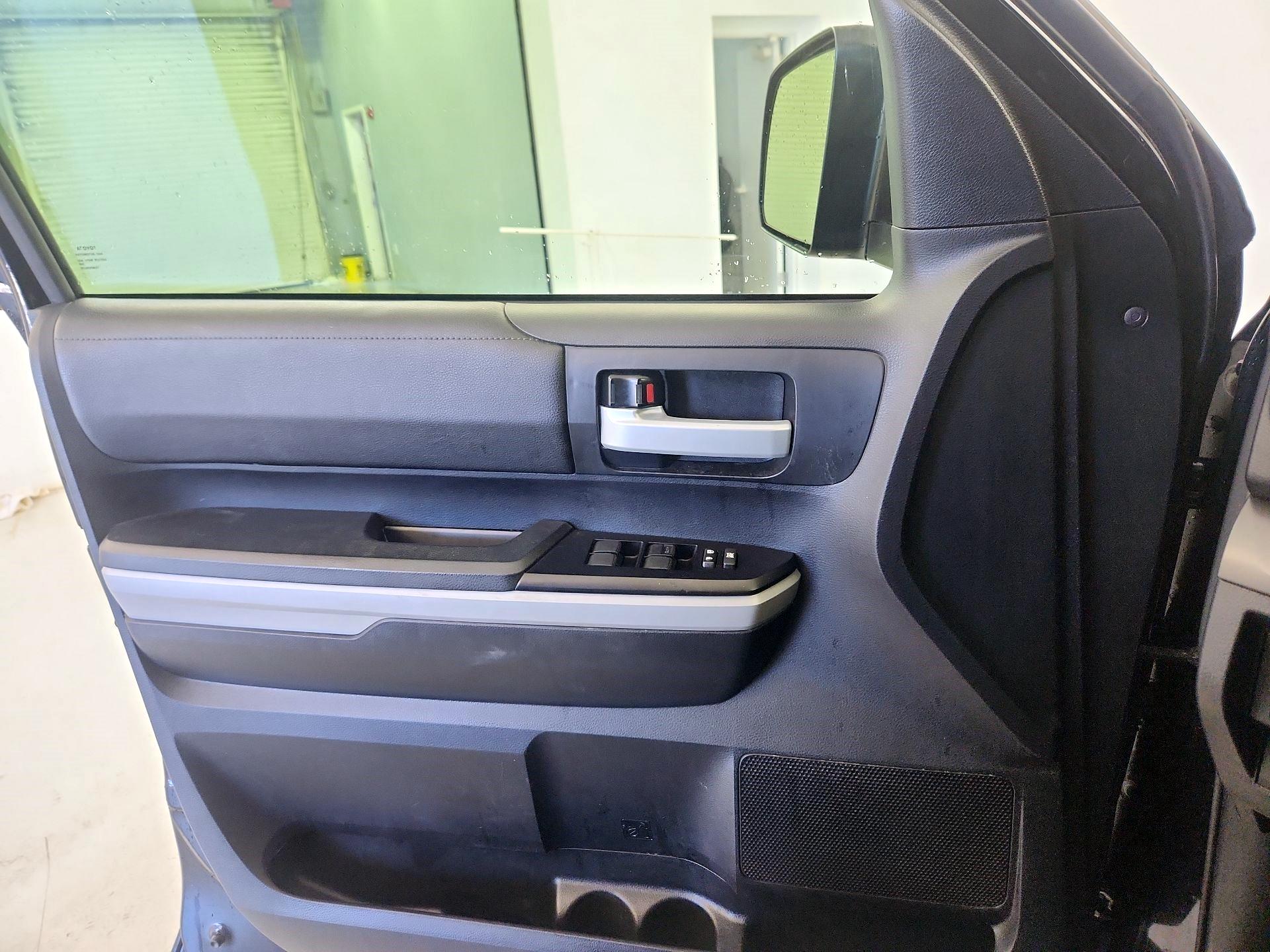 Thumbnail: 2019 Toyota Tundra - 10