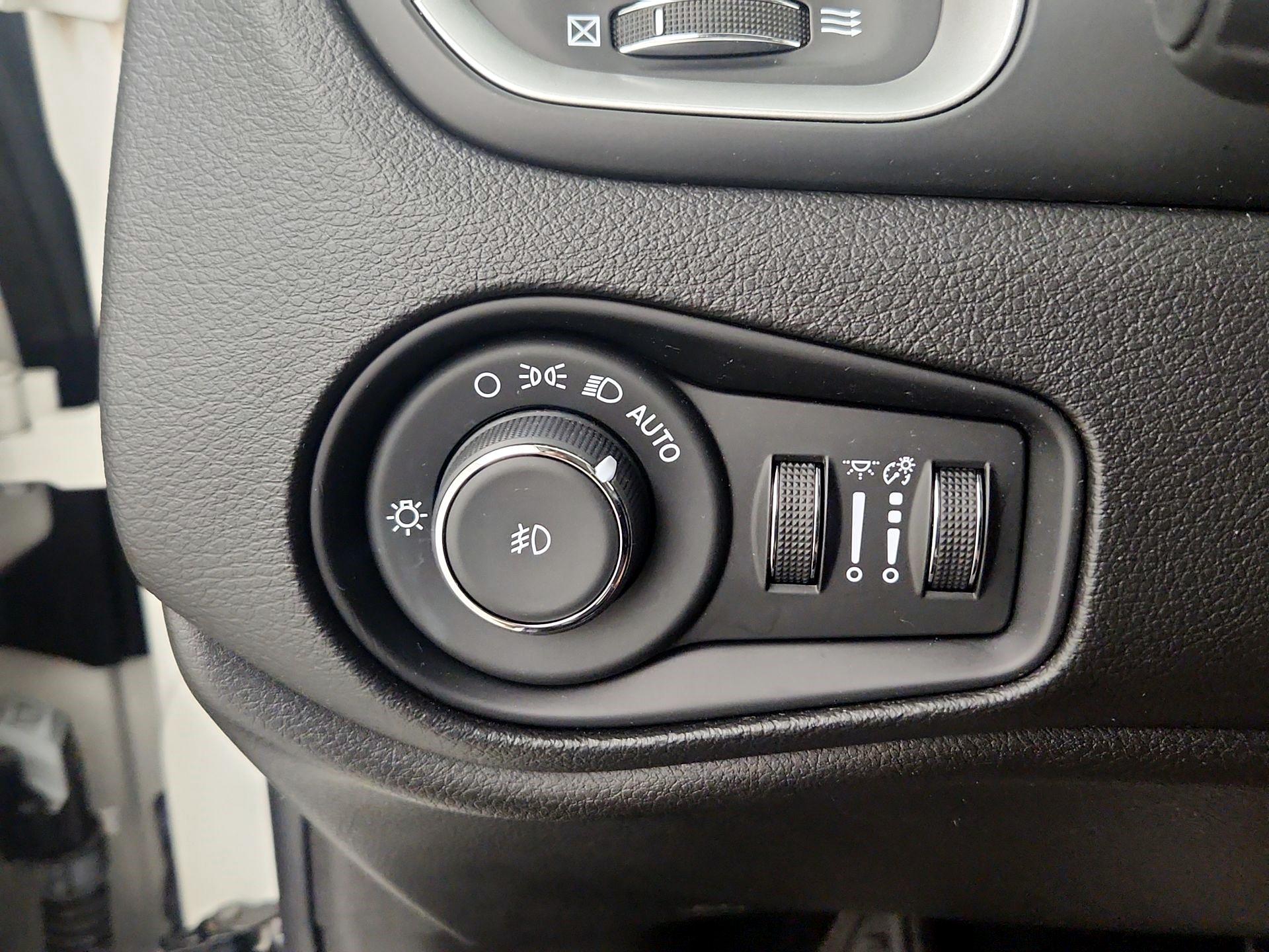 Thumbnail: 2021 Jeep Renegade - 13