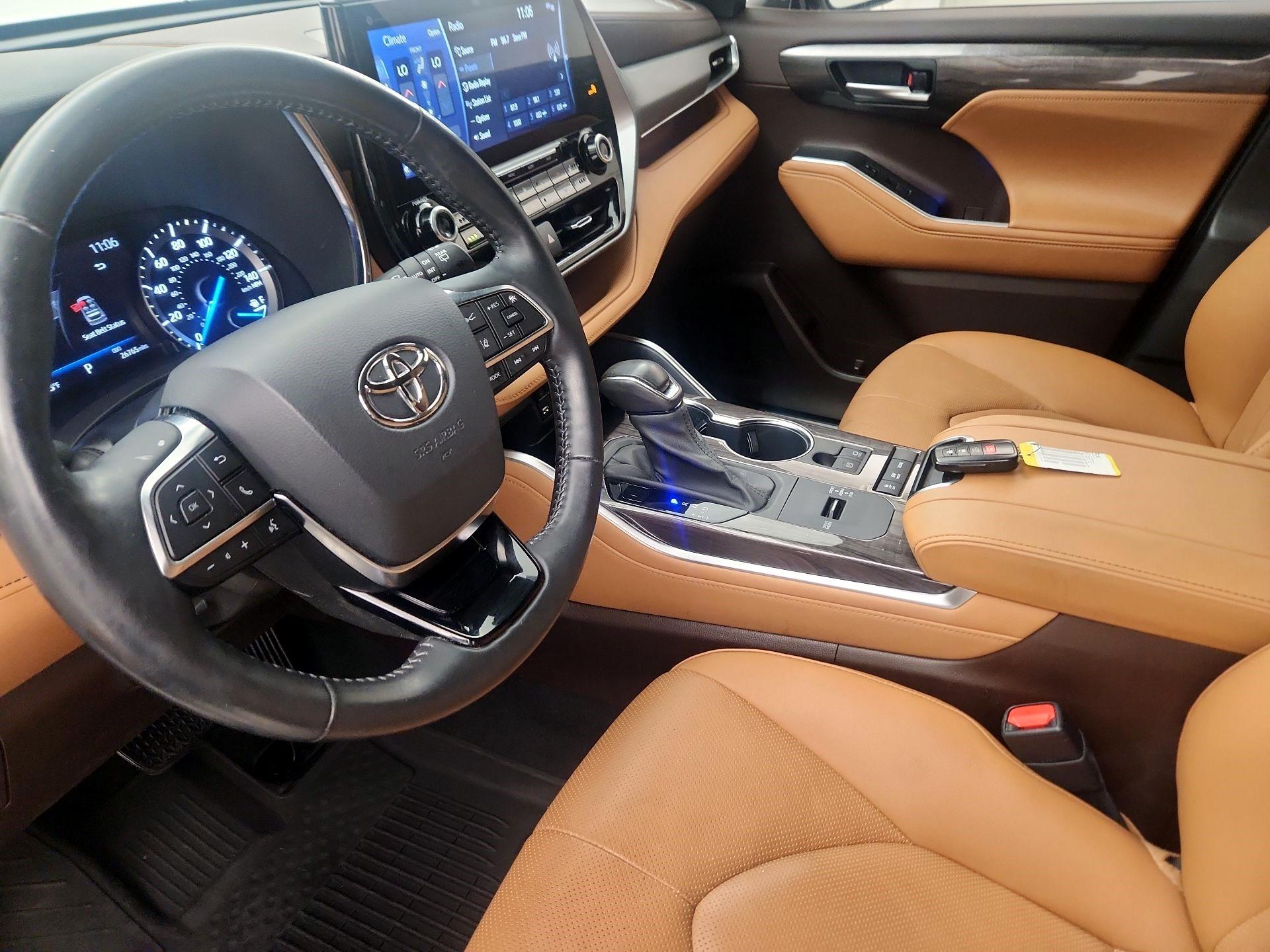 Thumbnail: 2021 Toyota Highlander - 11