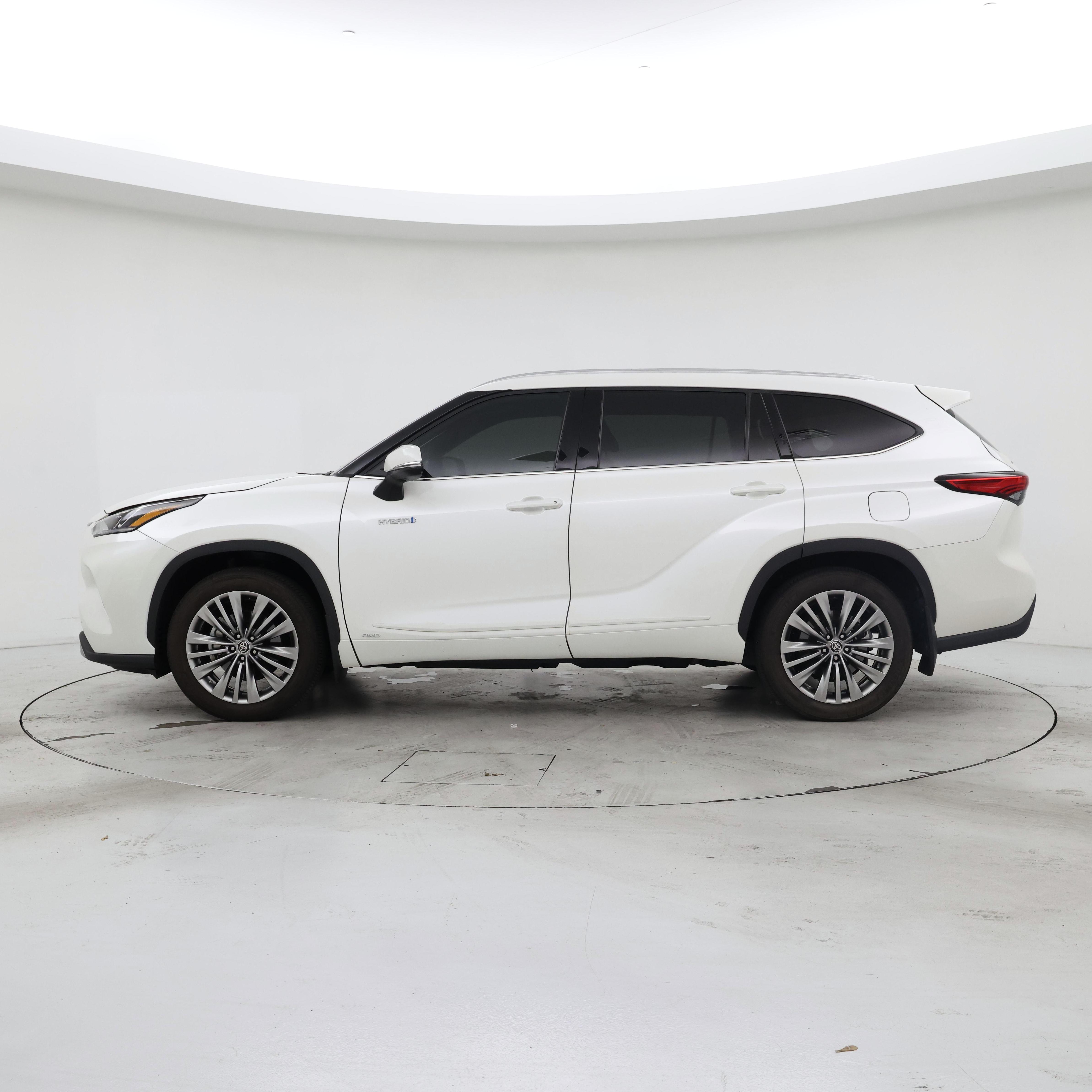 Thumbnail: 2021 Toyota Highlander - 3