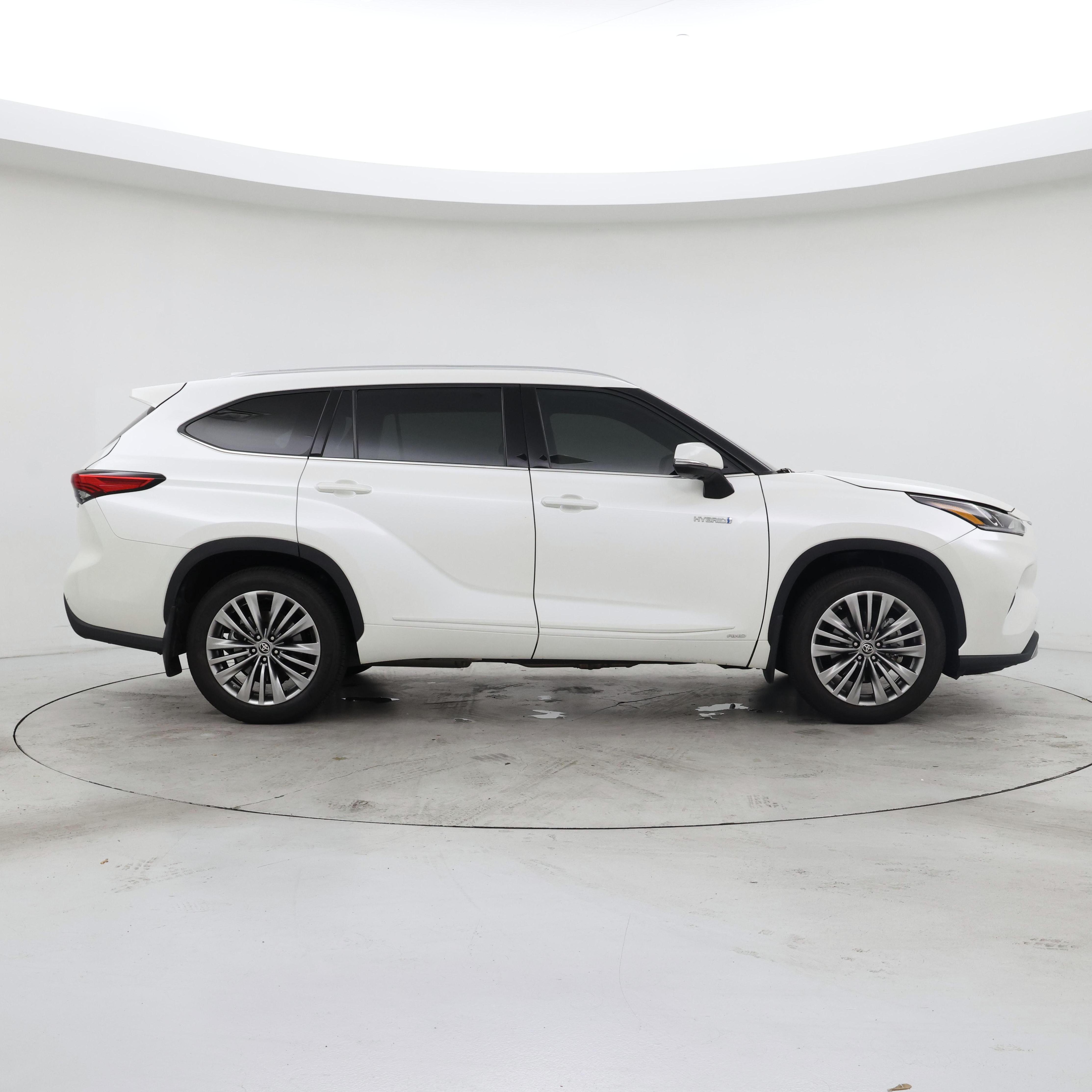Thumbnail: 2021 Toyota Highlander - 7