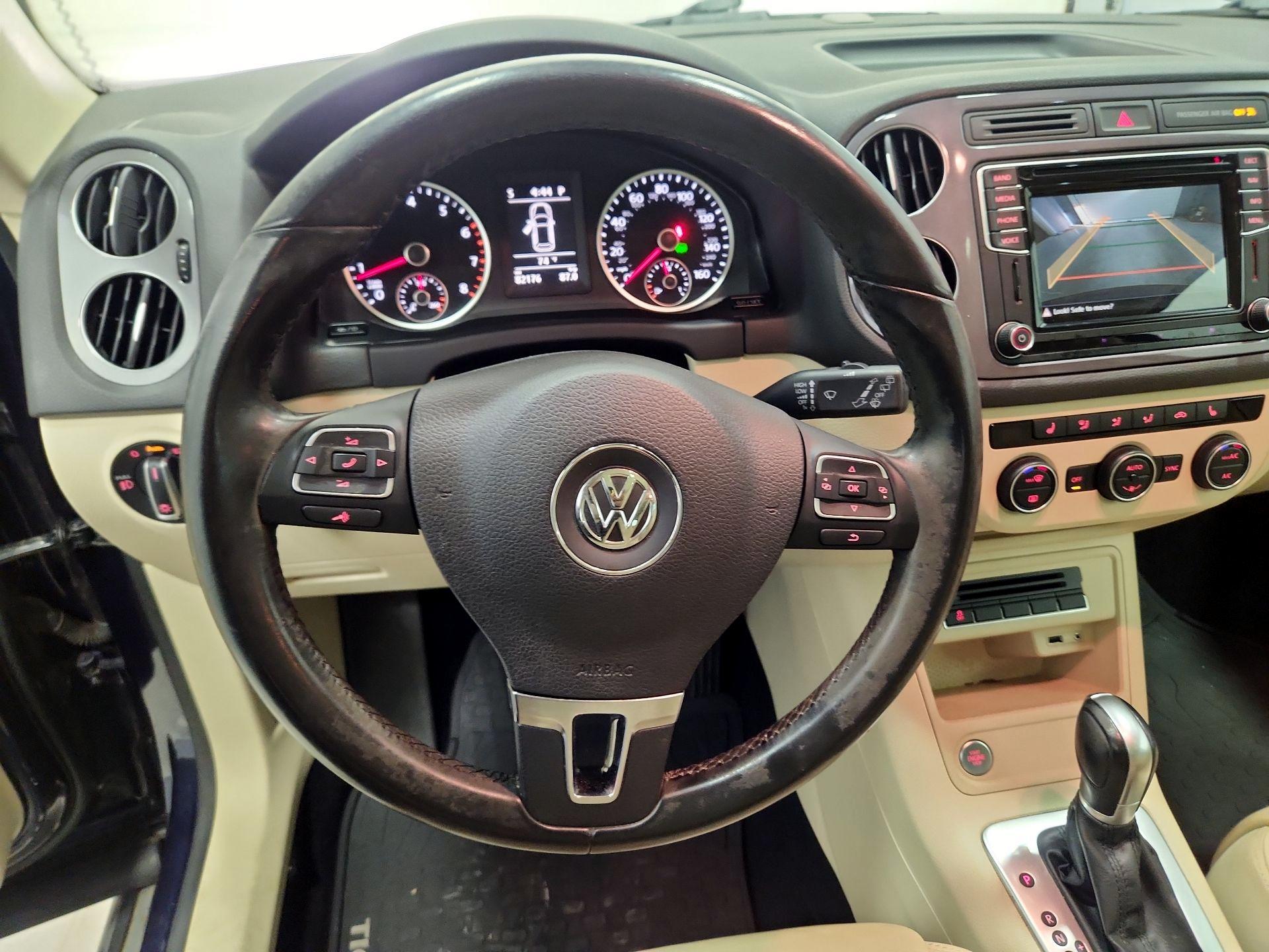 Thumbnail: 2016 Volkswagen Tiguan - 10