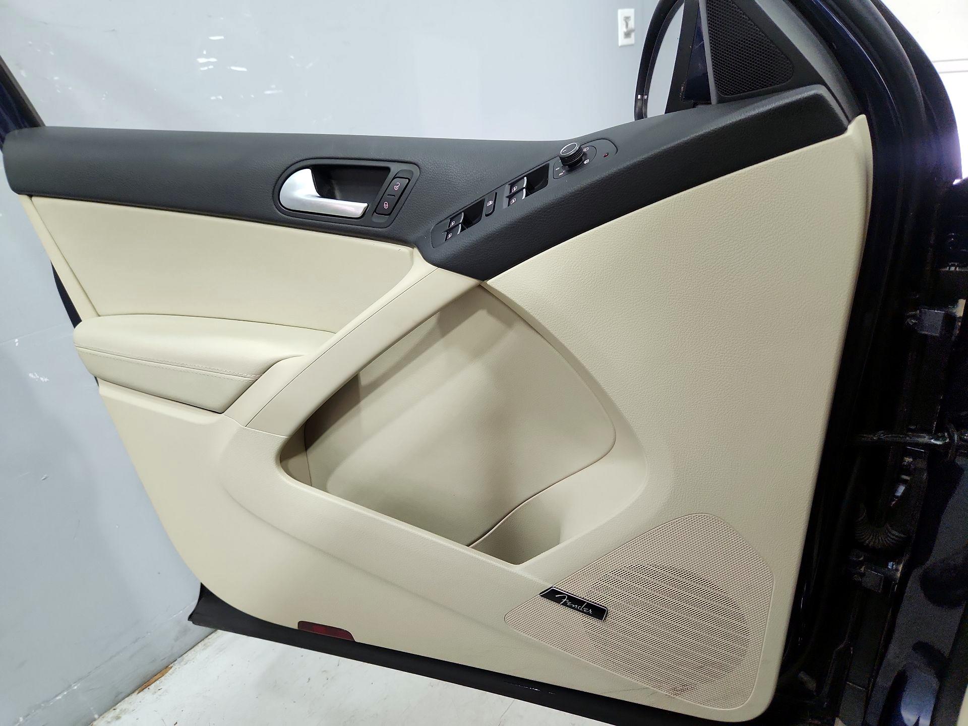 Thumbnail: 2016 Volkswagen Tiguan - 12