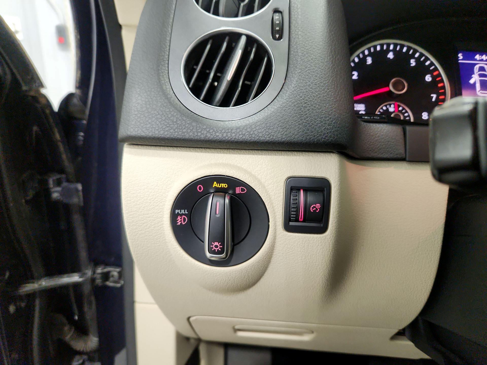 Thumbnail: 2016 Volkswagen Tiguan - 13