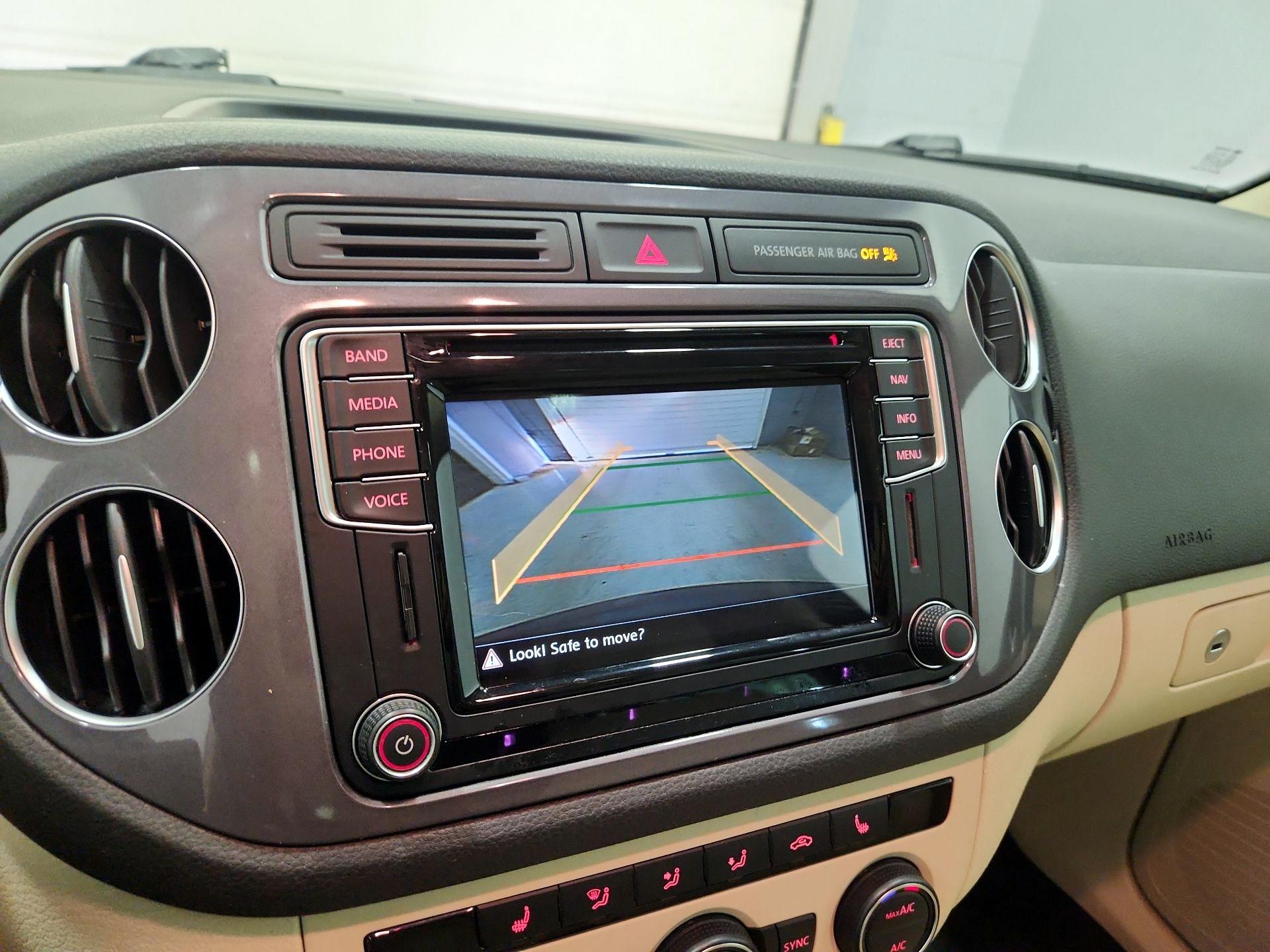 Thumbnail: 2016 Volkswagen Tiguan - 14