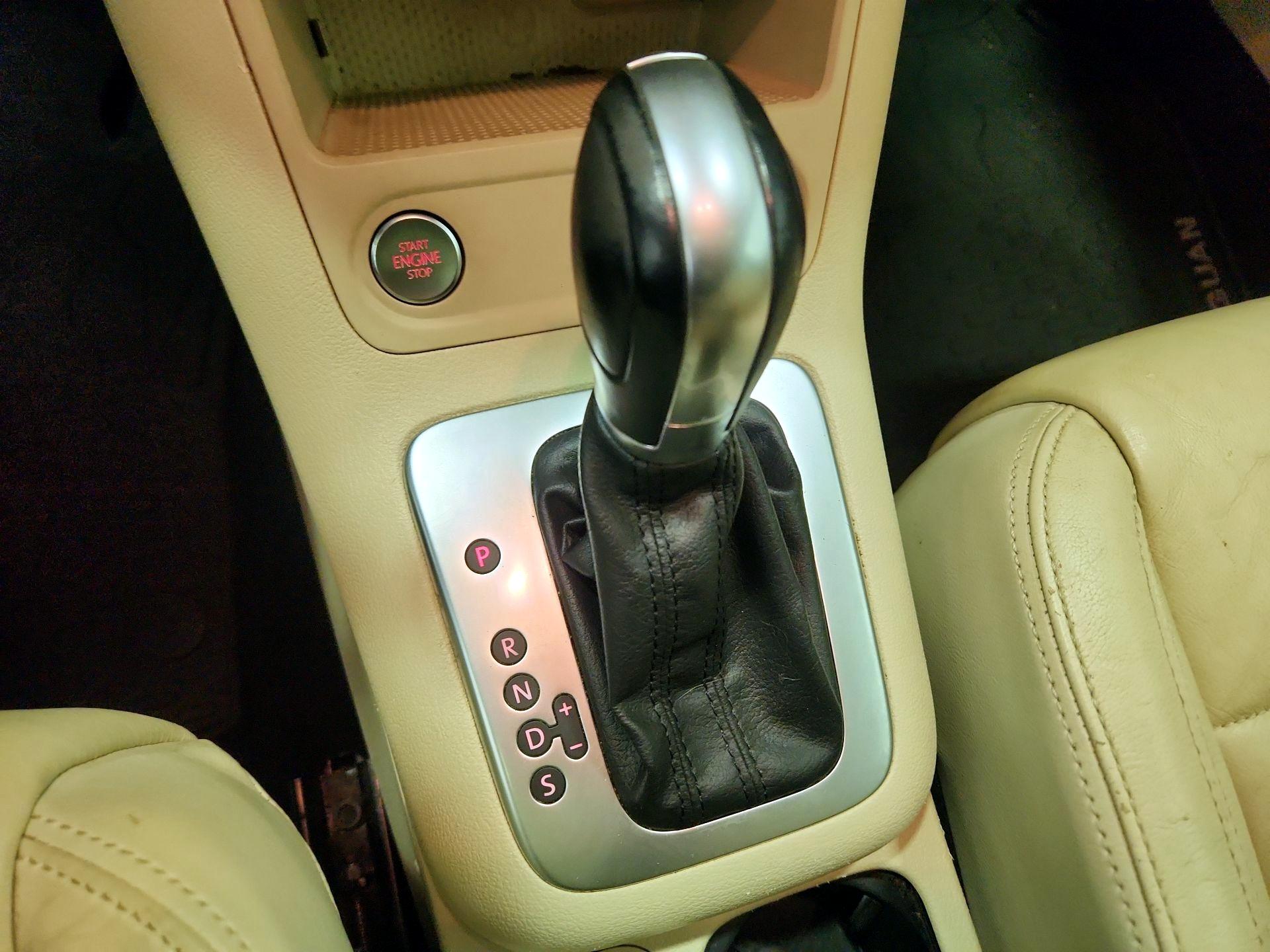 Thumbnail: 2016 Volkswagen Tiguan - 17