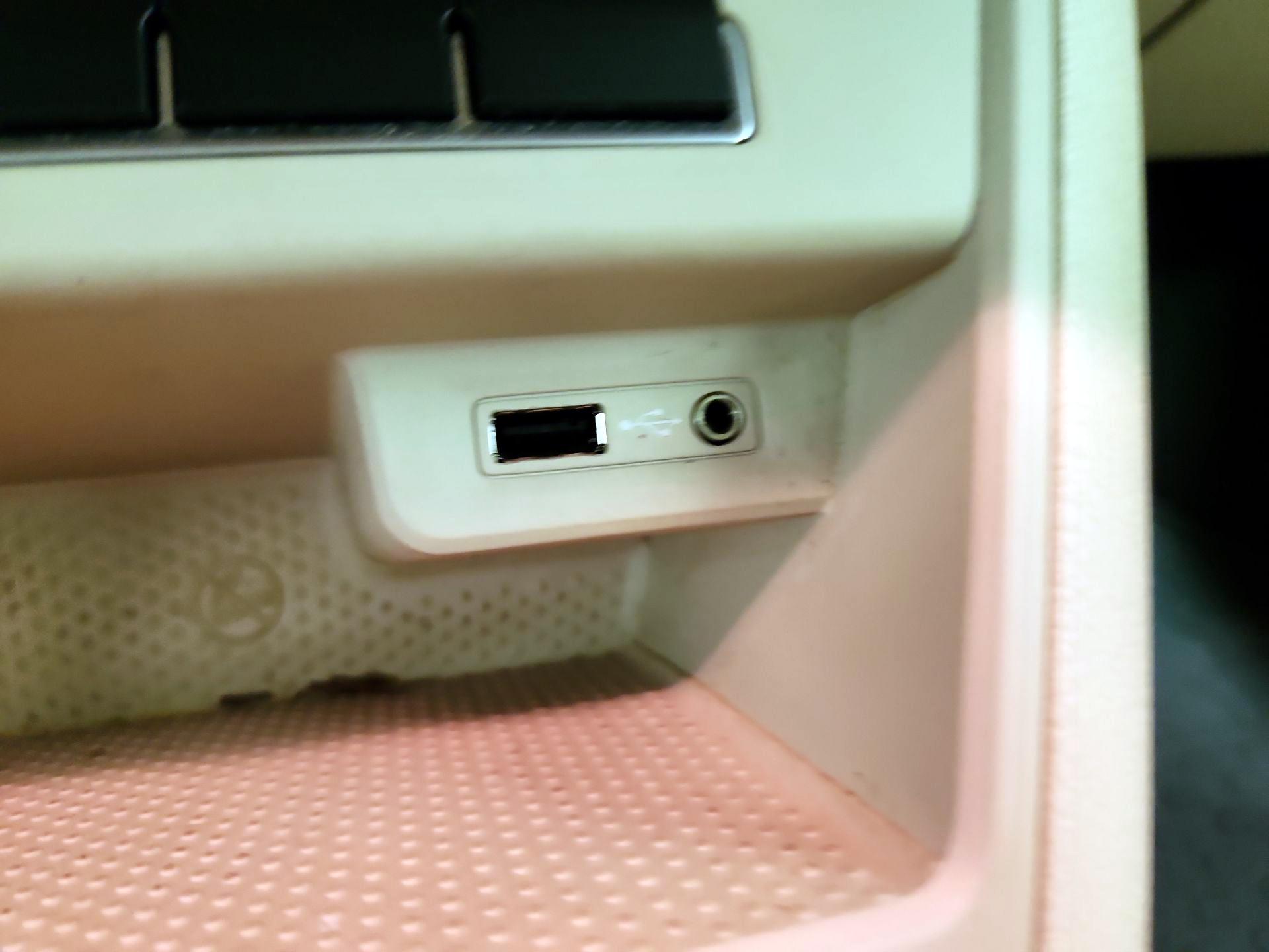 Thumbnail: 2016 Volkswagen Tiguan - 18