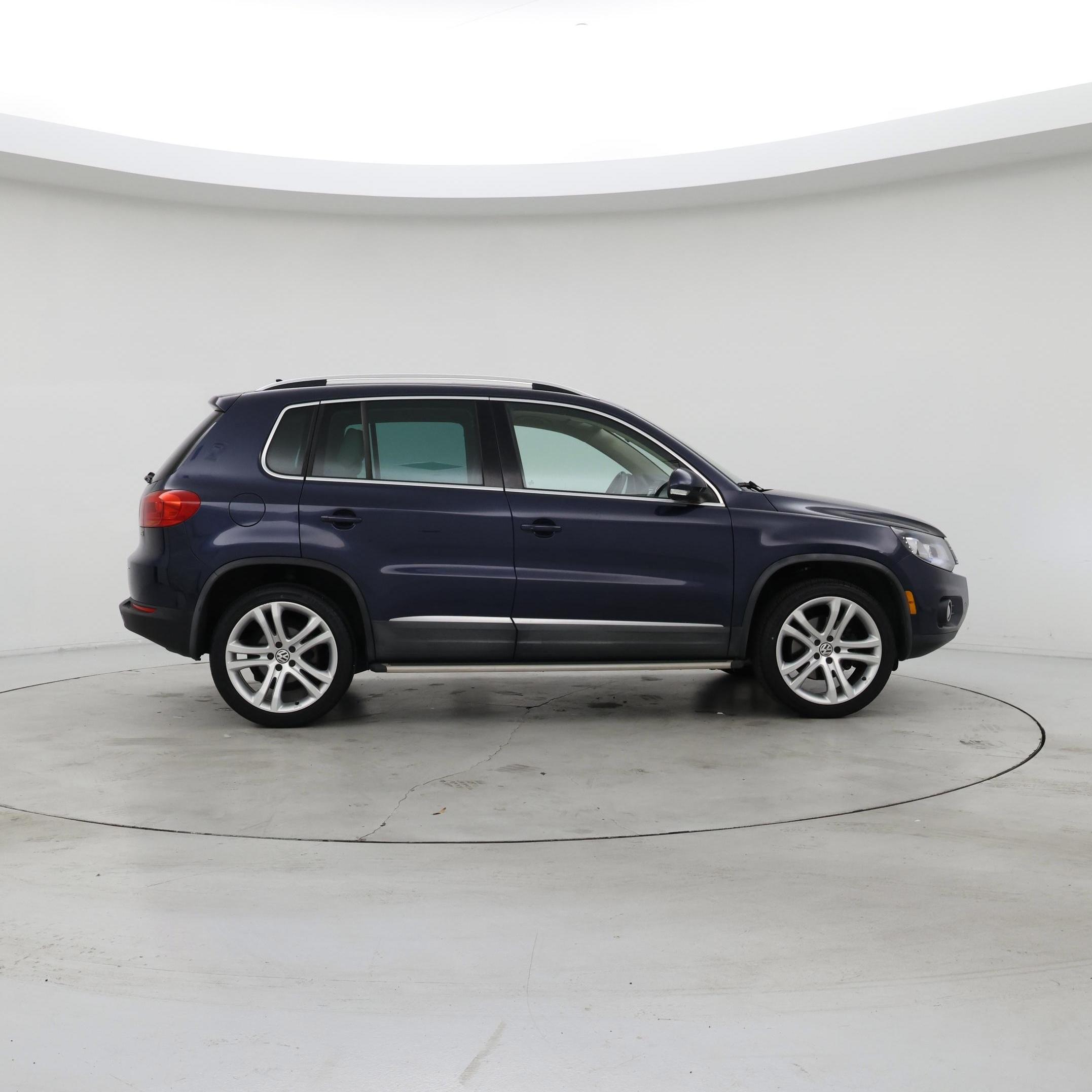 Thumbnail: 2016 Volkswagen Tiguan - 7