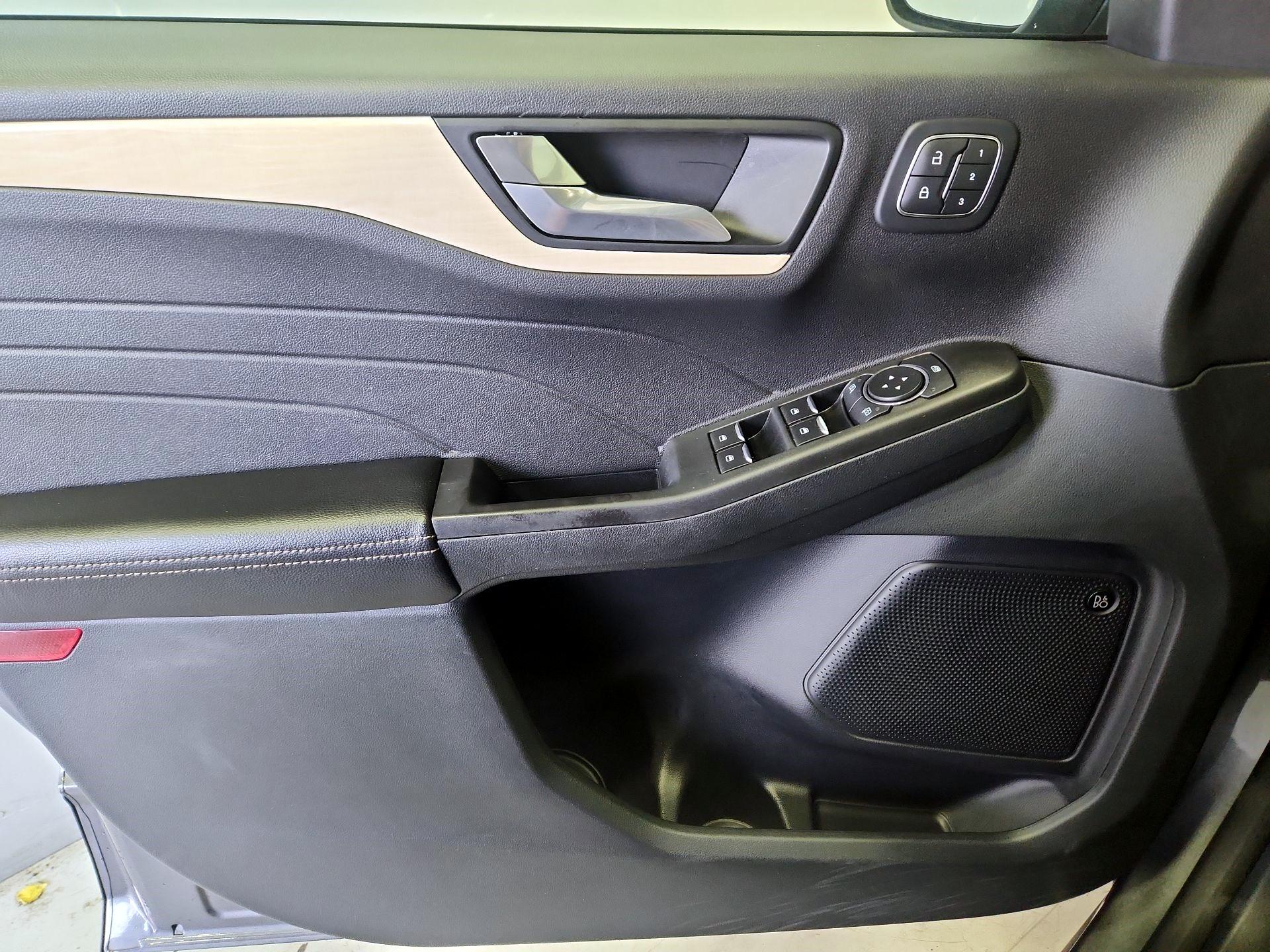 Thumbnail: 2021 Ford Escape - 12