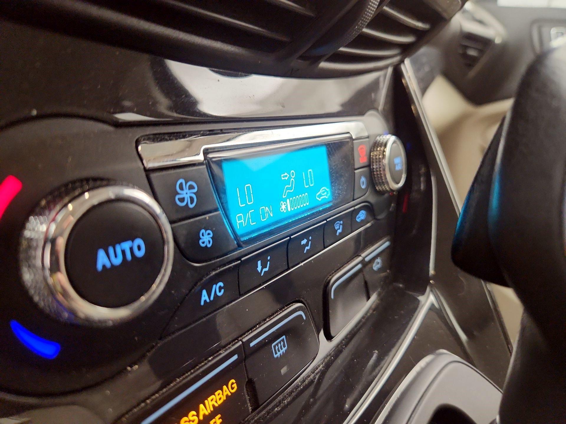 Thumbnail: 2015 Ford Escape - 16