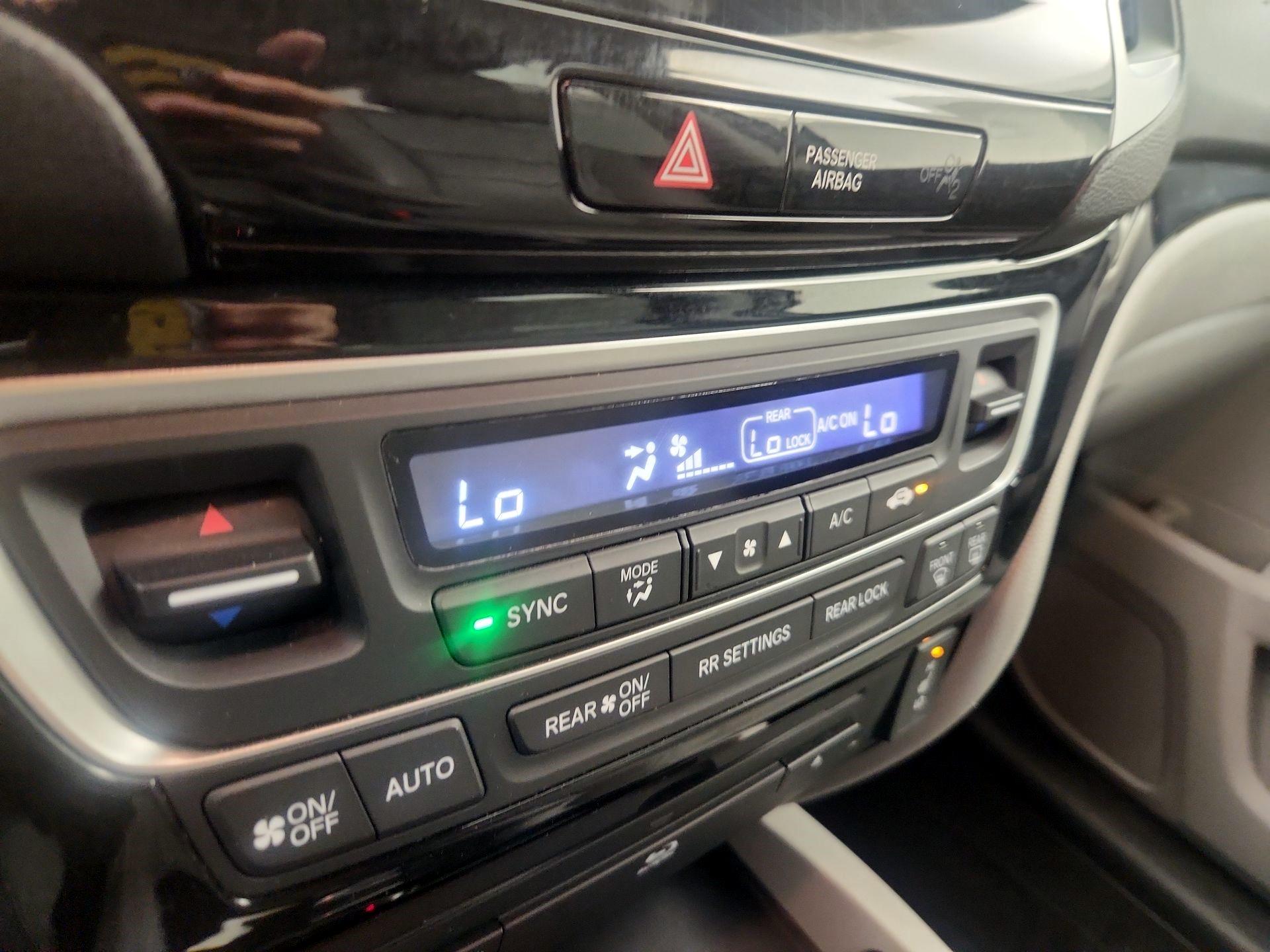 Thumbnail: 2018 Honda Pilot - 17