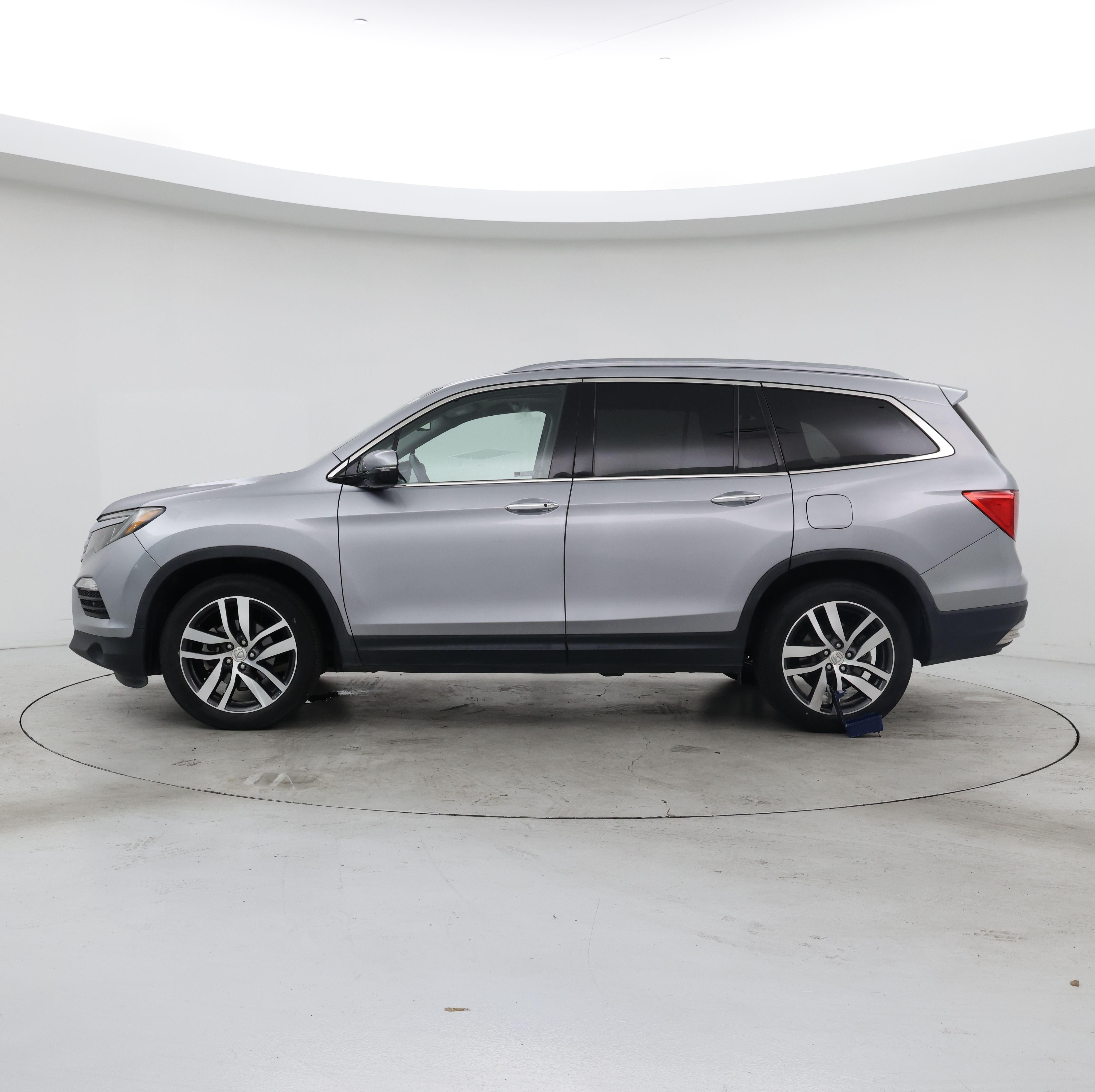 Thumbnail: 2018 Honda Pilot - 3
