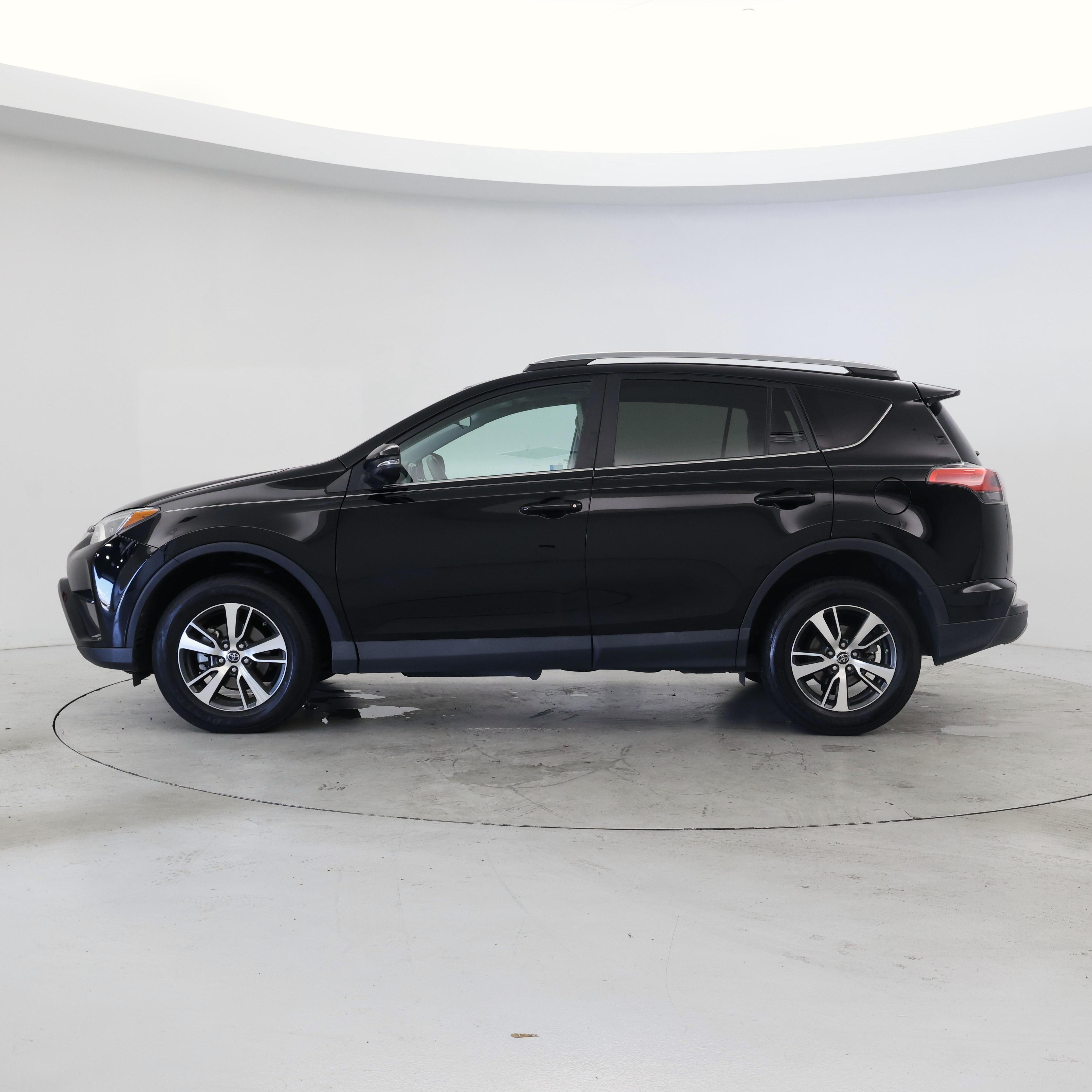 Thumbnail: 2017 Toyota RAV4 - 3
