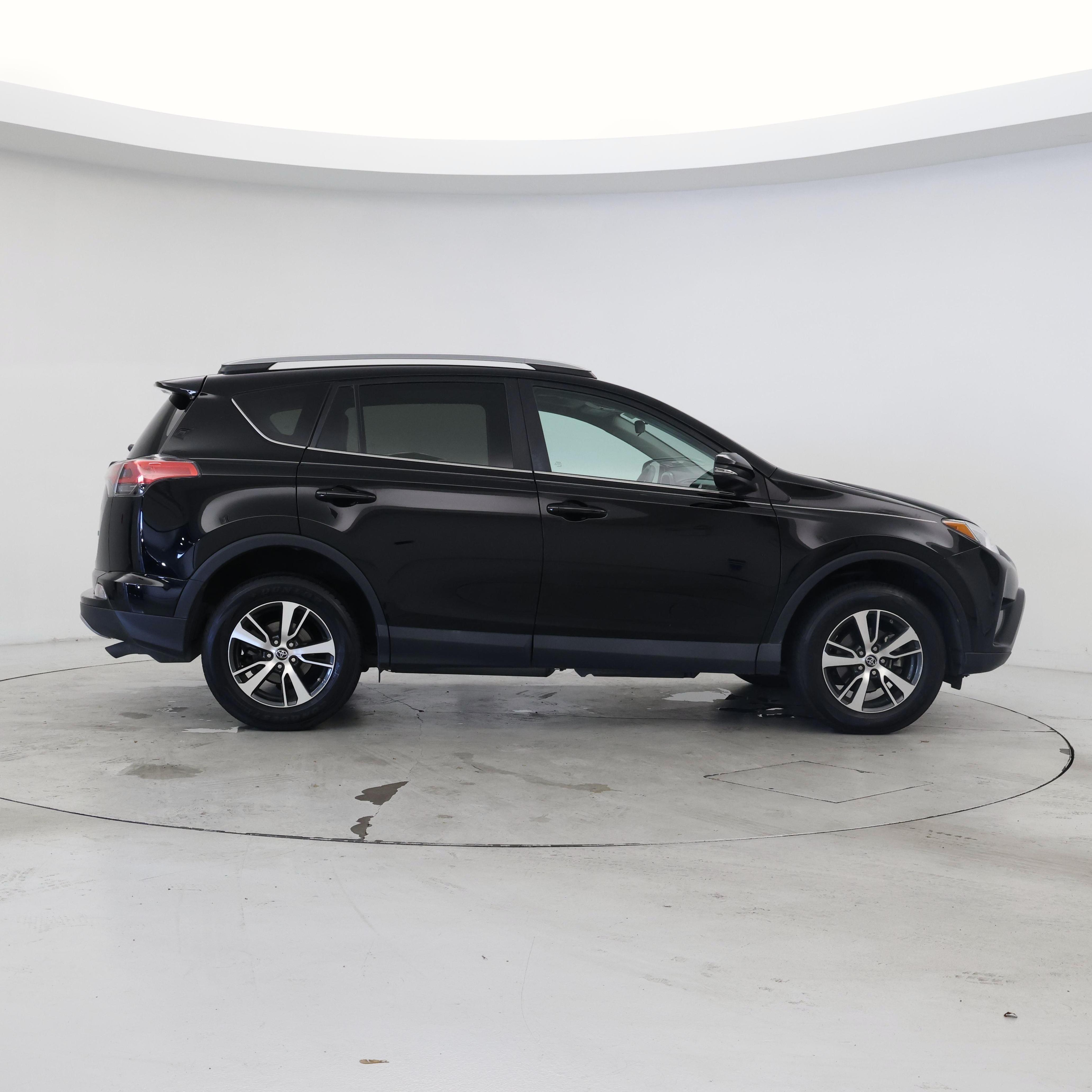 Thumbnail: 2017 Toyota RAV4 - 7