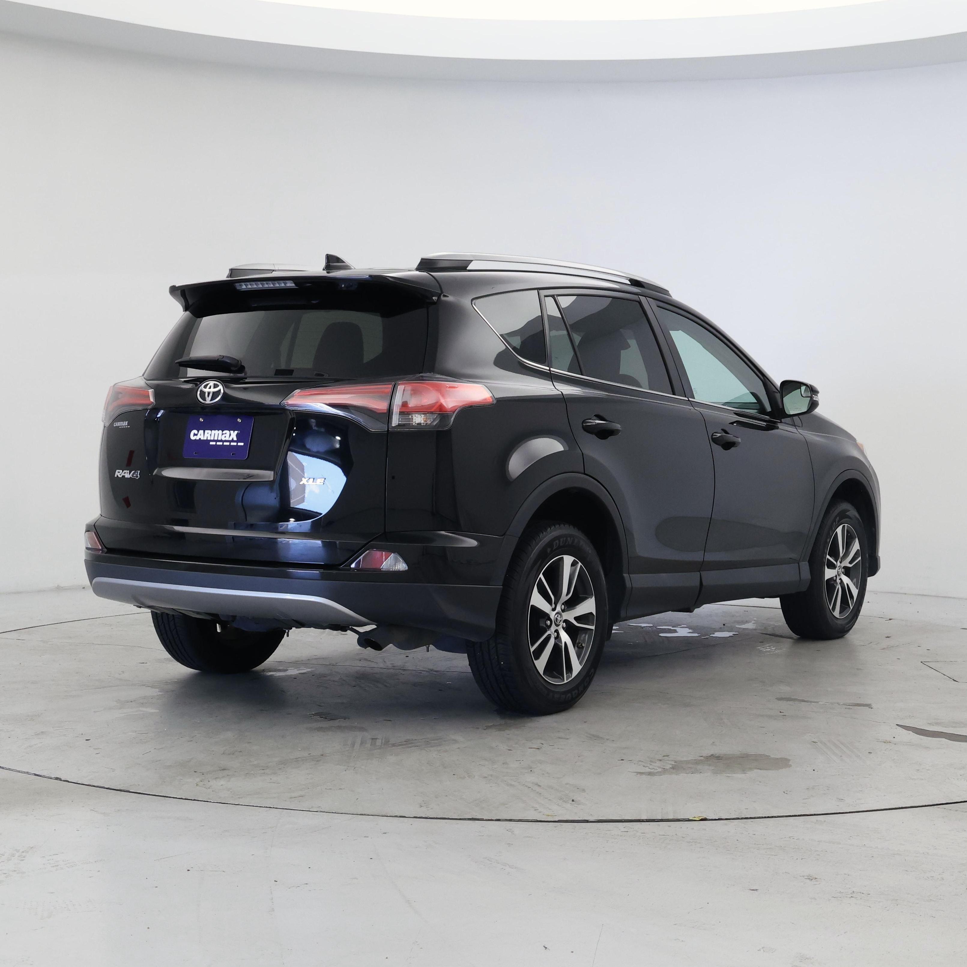 Thumbnail: 2017 Toyota RAV4 - 8