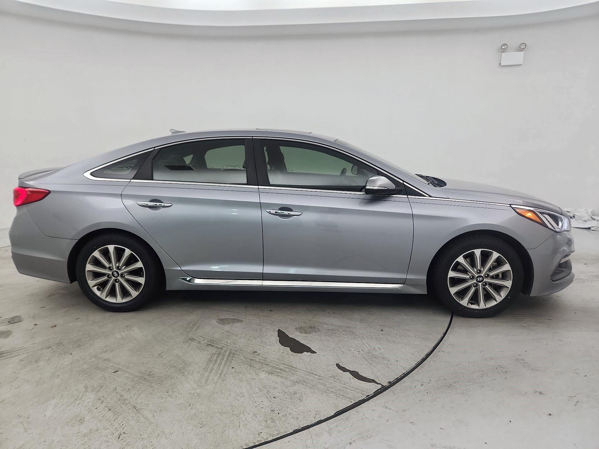 Thumbnail: 2017 Hyundai Sonata - 4