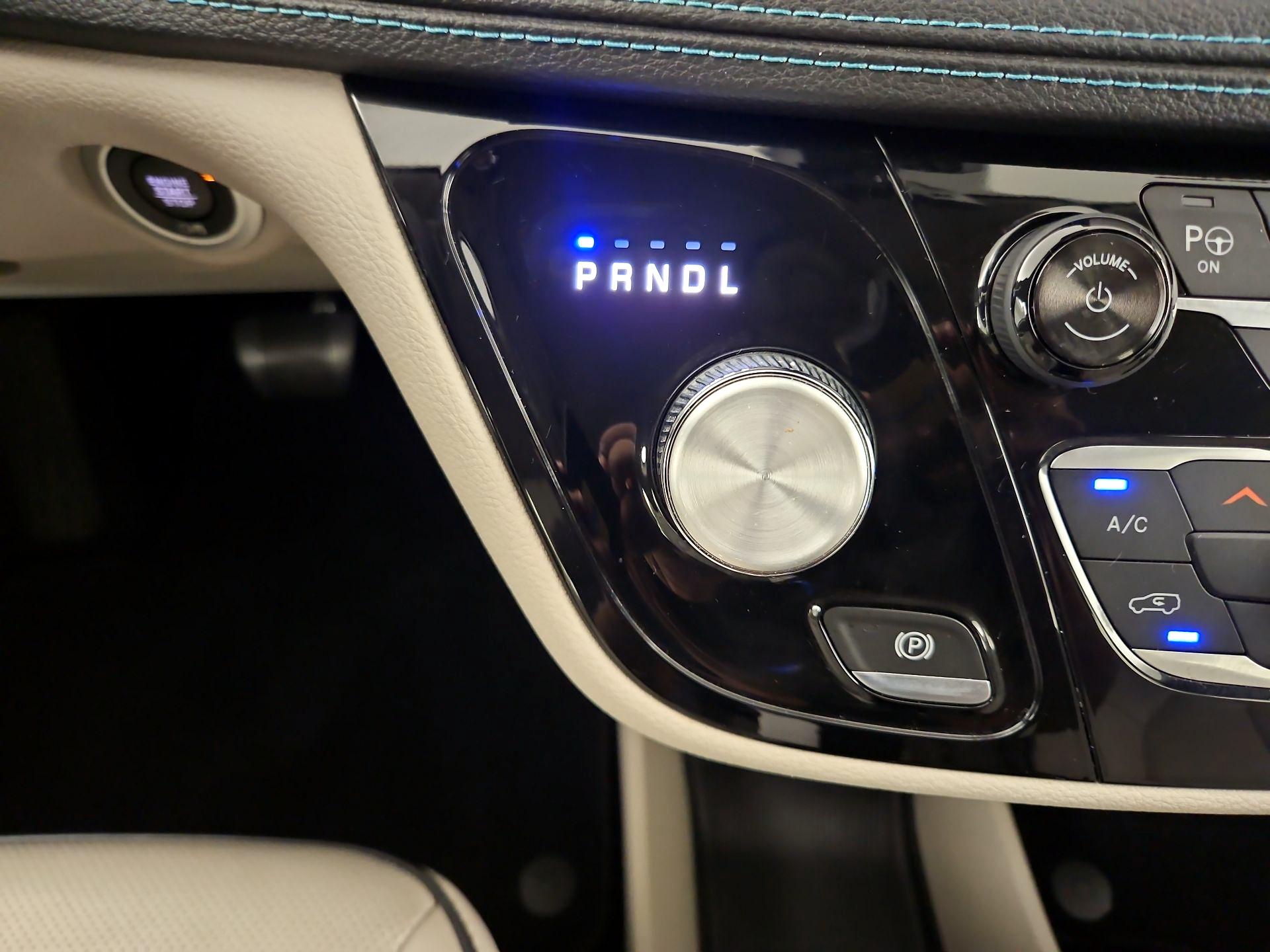 Thumbnail: 2018 Chrysler Pacifica - 18