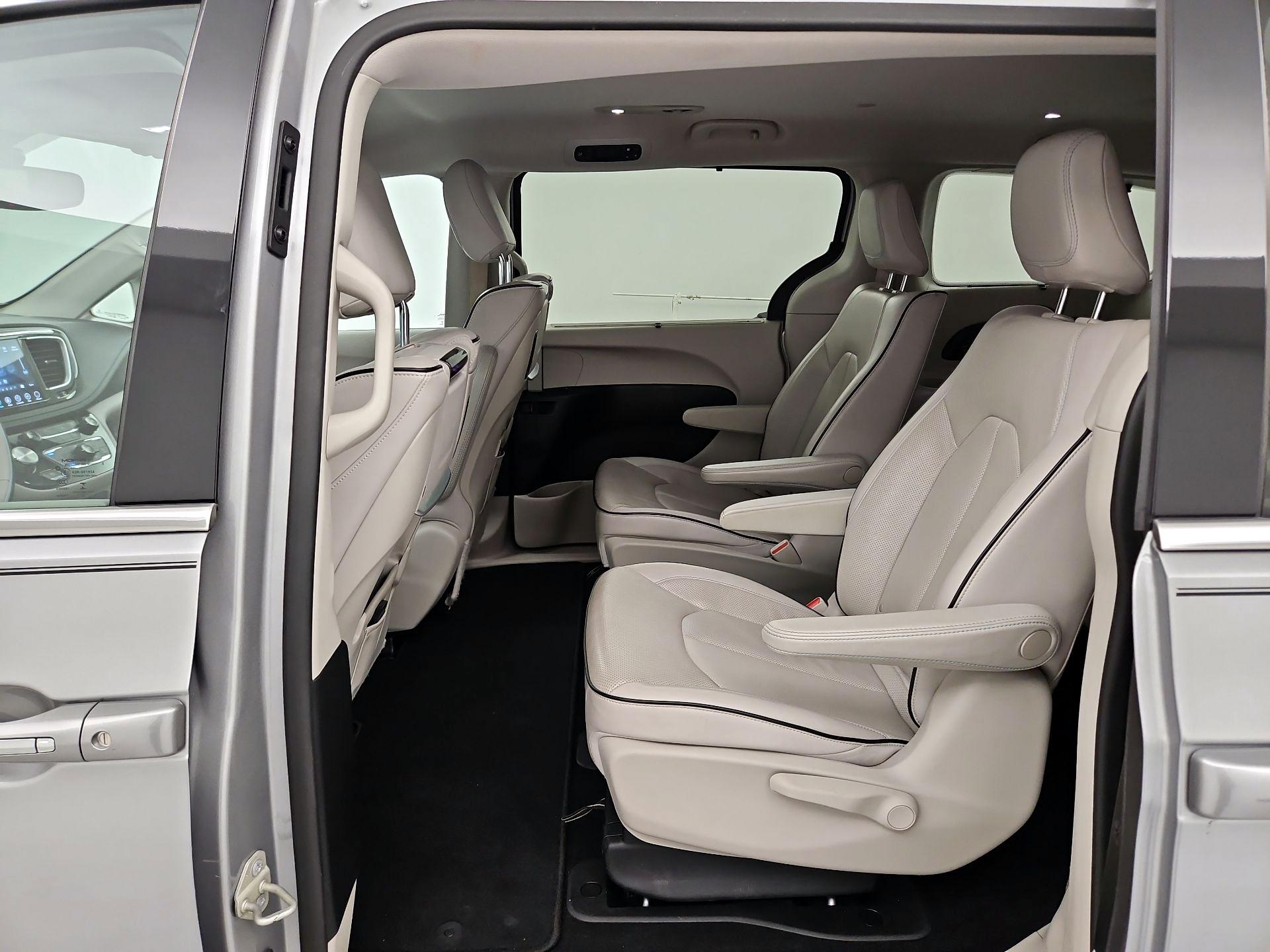 Thumbnail: 2018 Chrysler Pacifica - 20