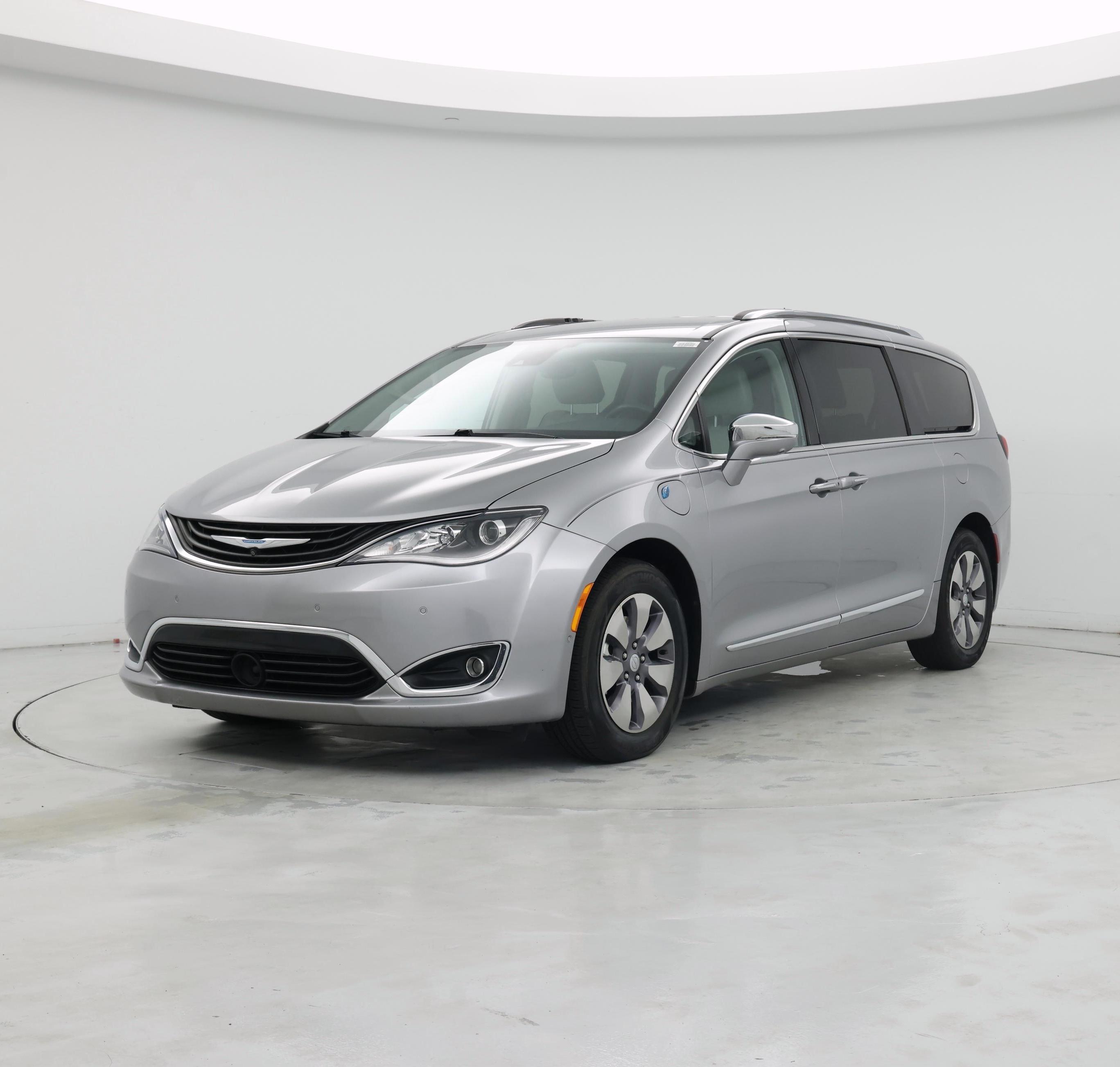 Thumbnail: 2018 Chrysler Pacifica - 4