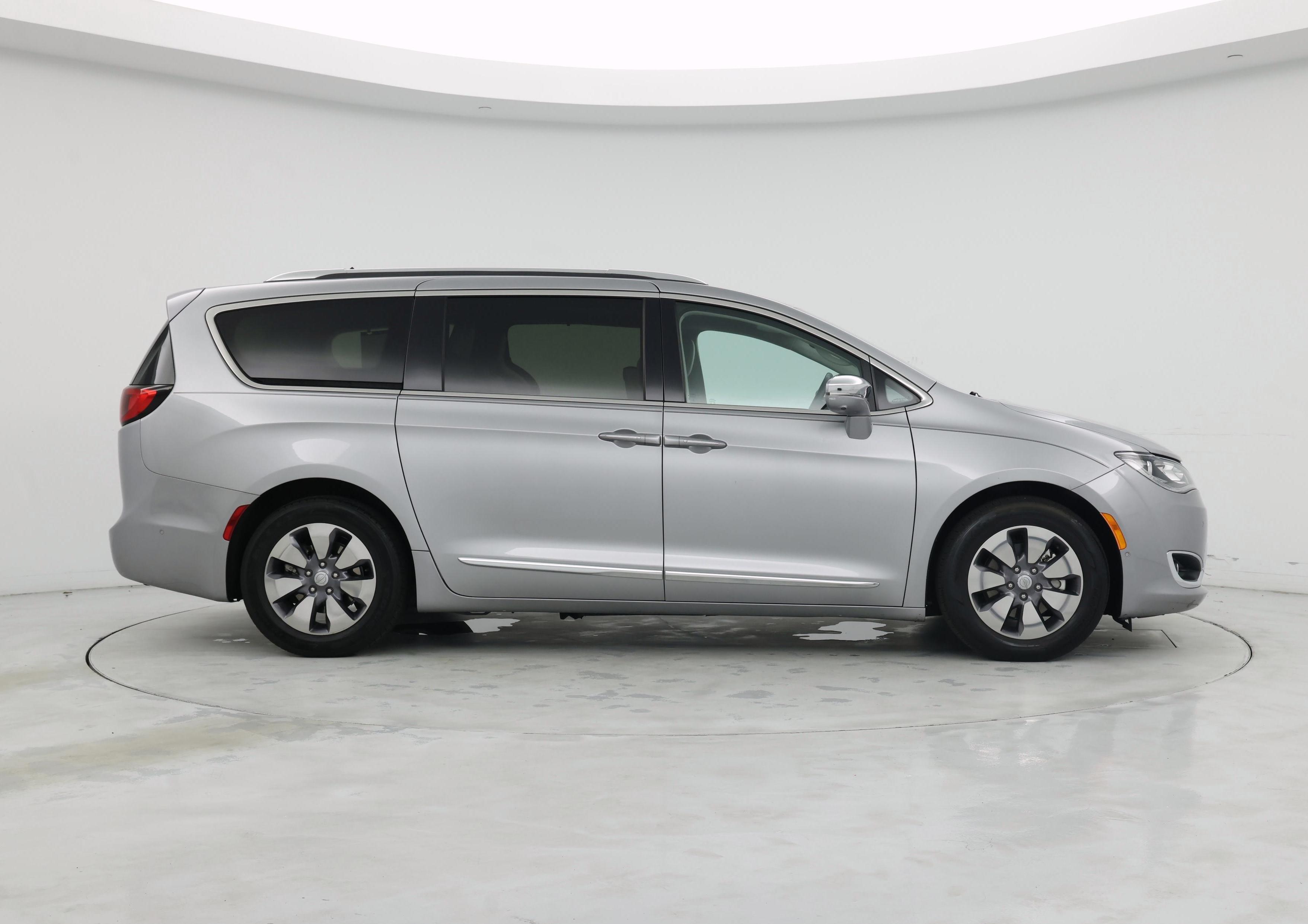 Thumbnail: 2018 Chrysler Pacifica - 7