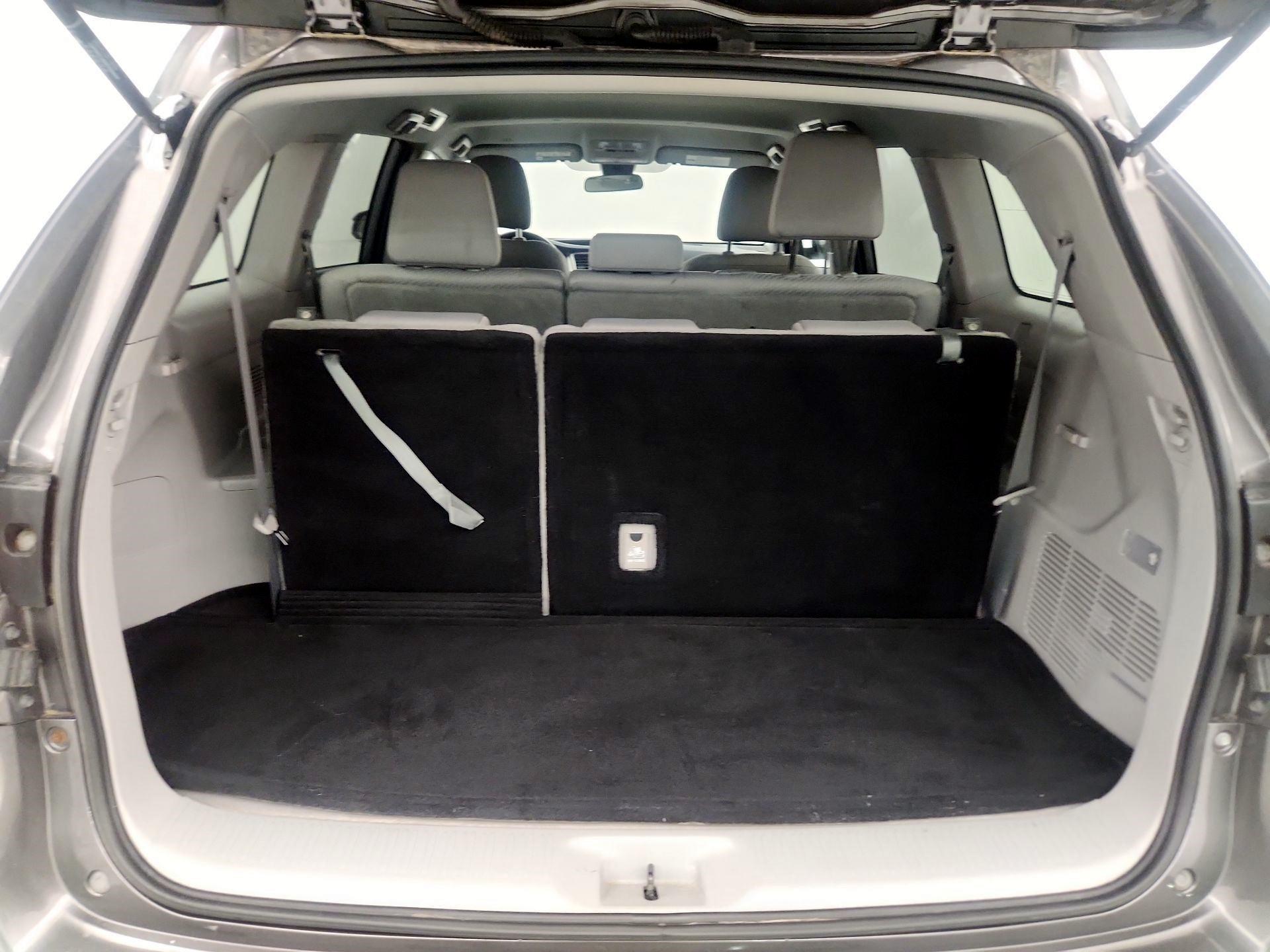 Thumbnail: 2019 Toyota Highlander - 20
